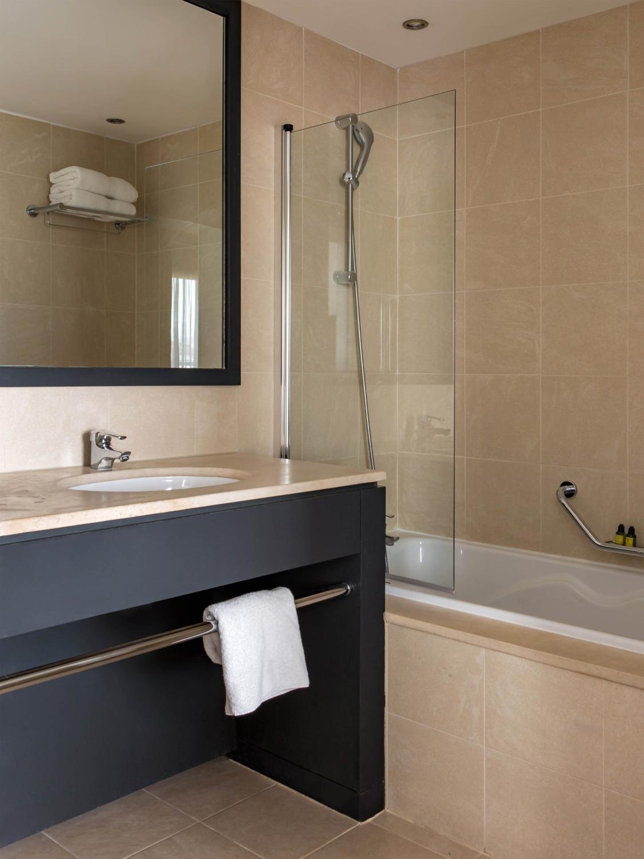 Suite with Terrace - Photo 3