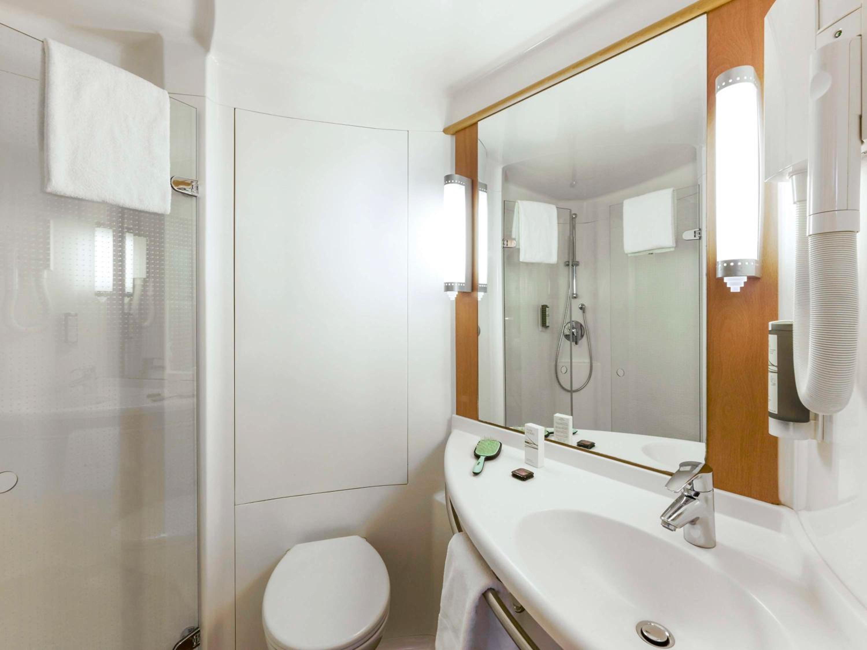 Standard Room With A Double Bed Or Two Single Beds - Photo 6