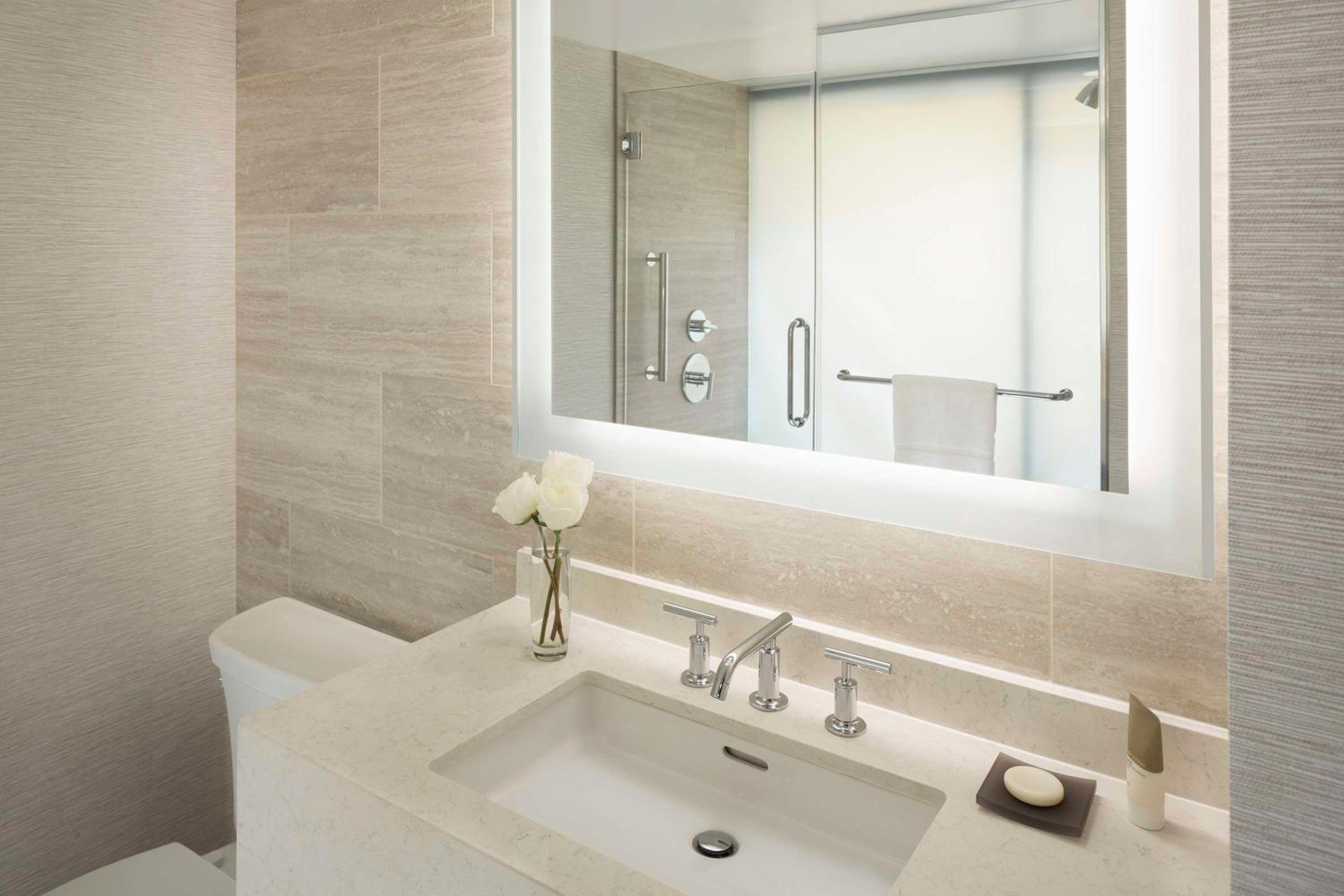 Suite with Balcony - Photo 4