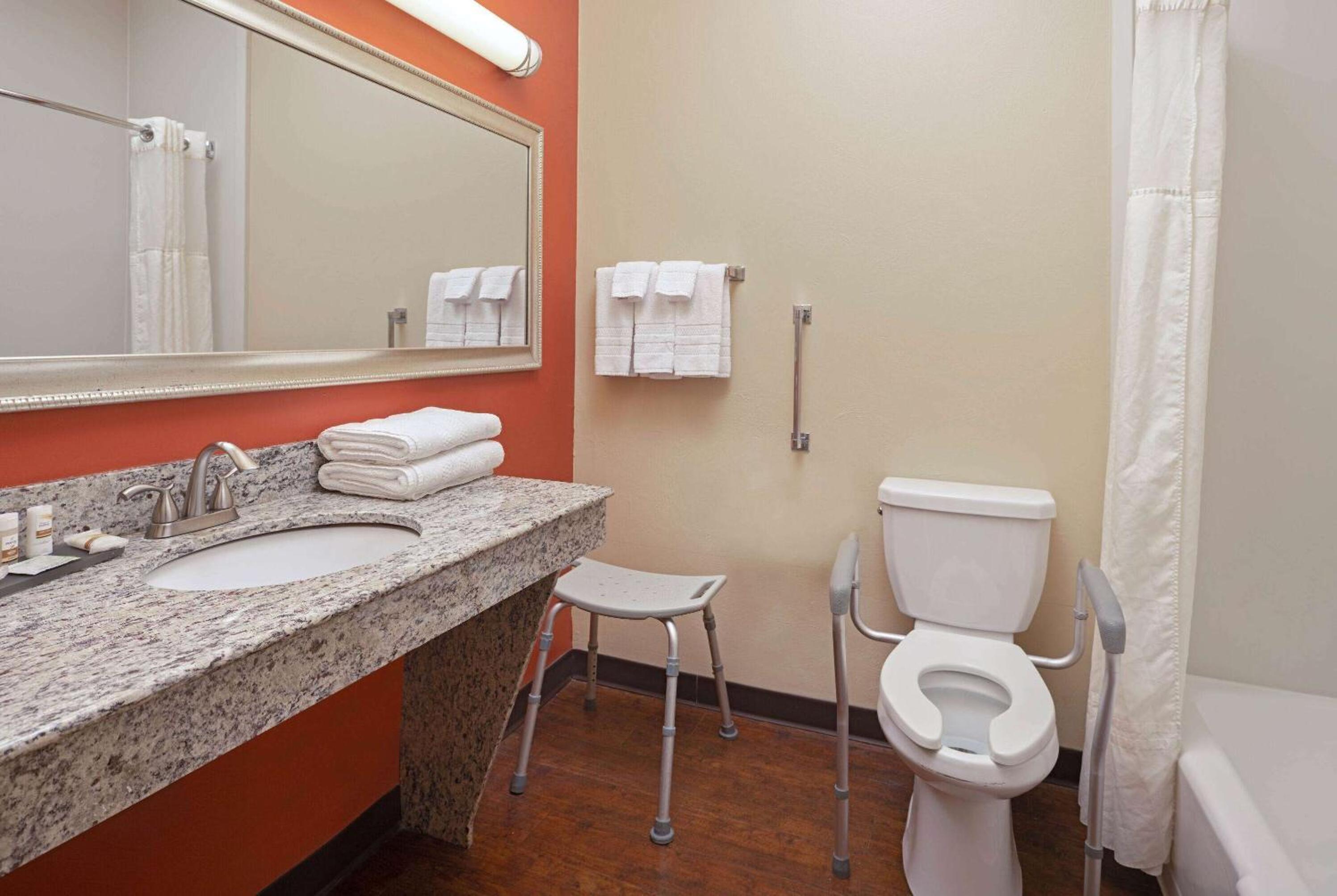 King Room - Disability Access - Photo 4