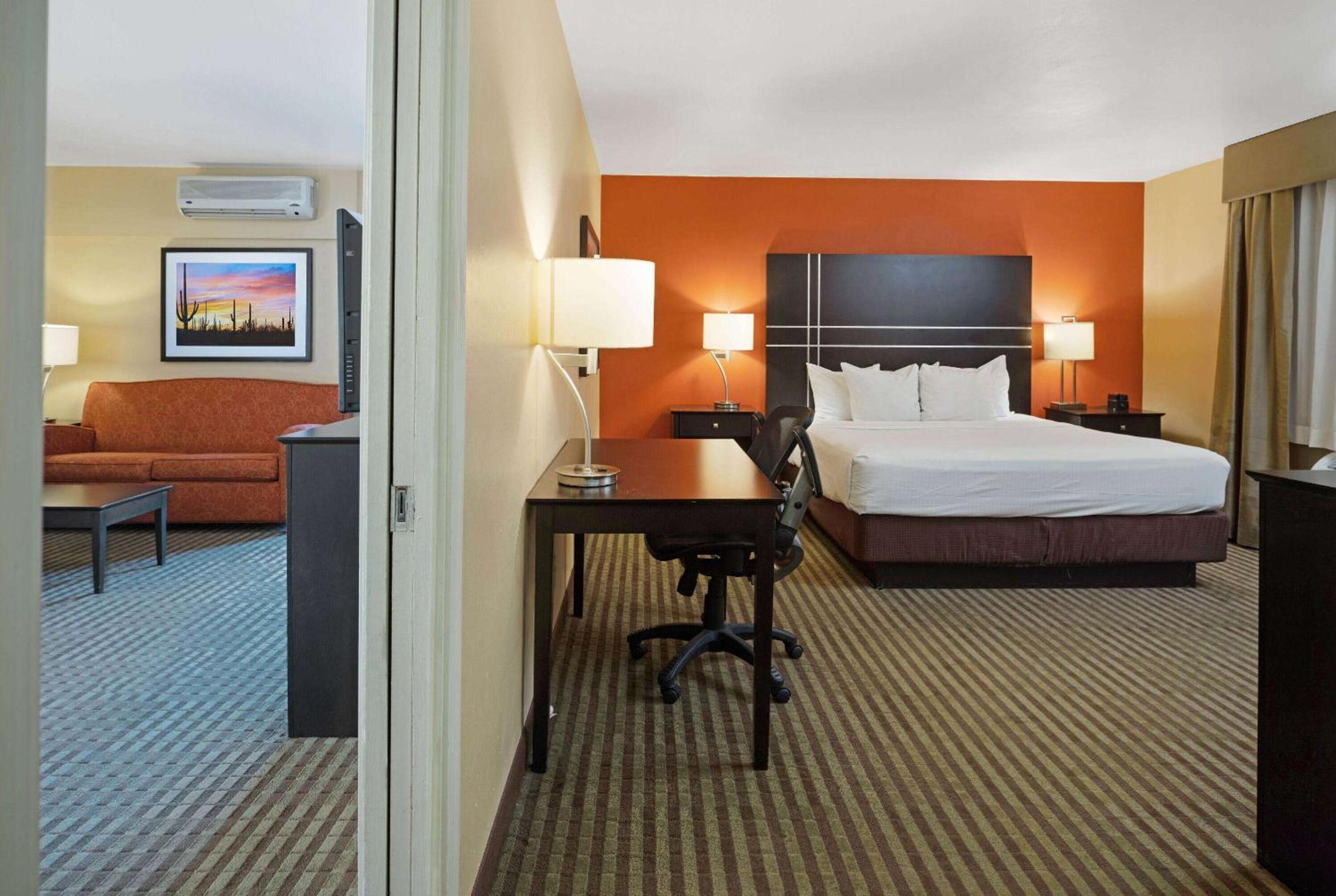 One-Bedroom King Suite - Non-Smoking - Photo 1
