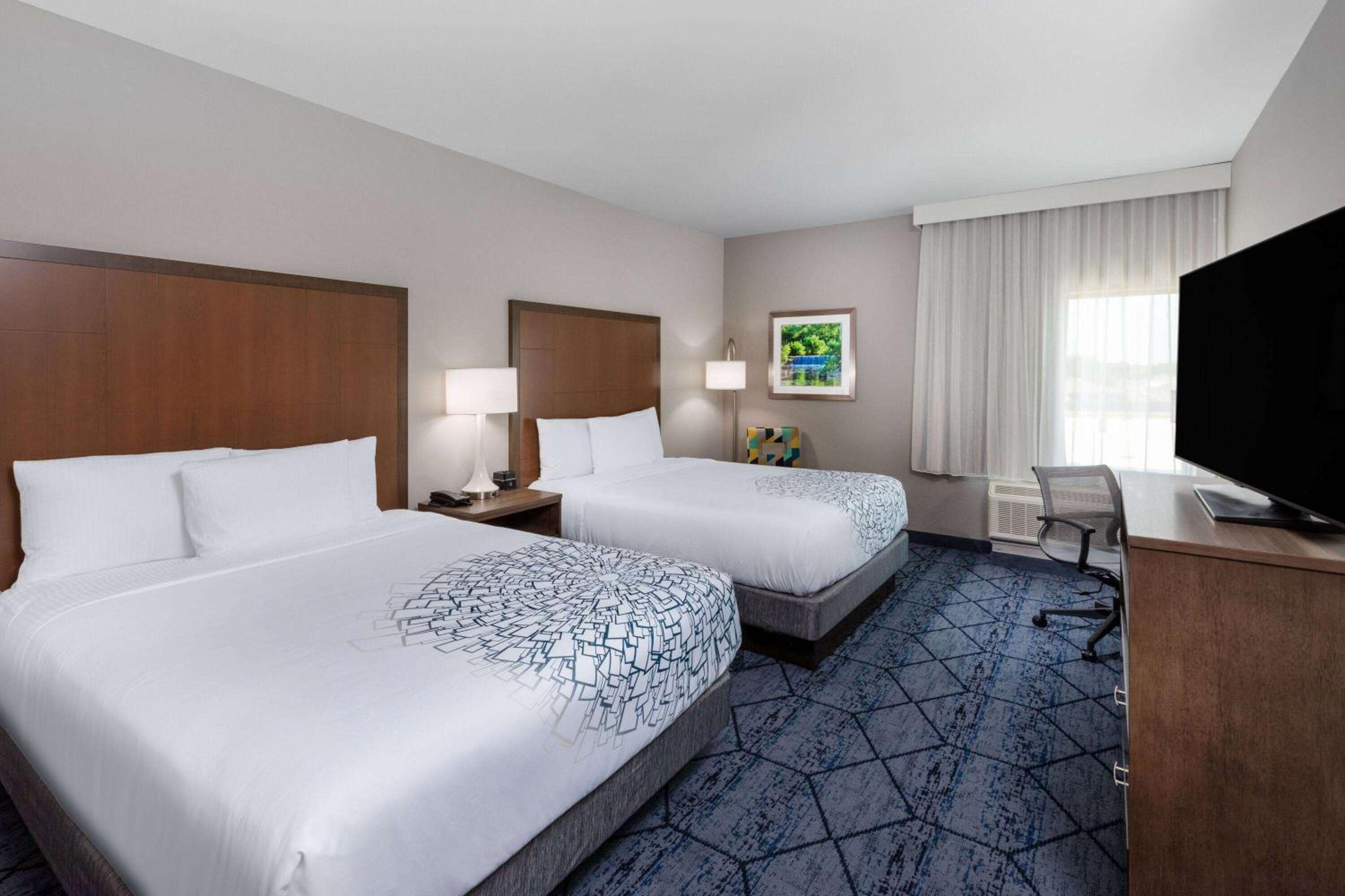 Queen Room with Two Queen Beds - Non-Smoking - Photo 1