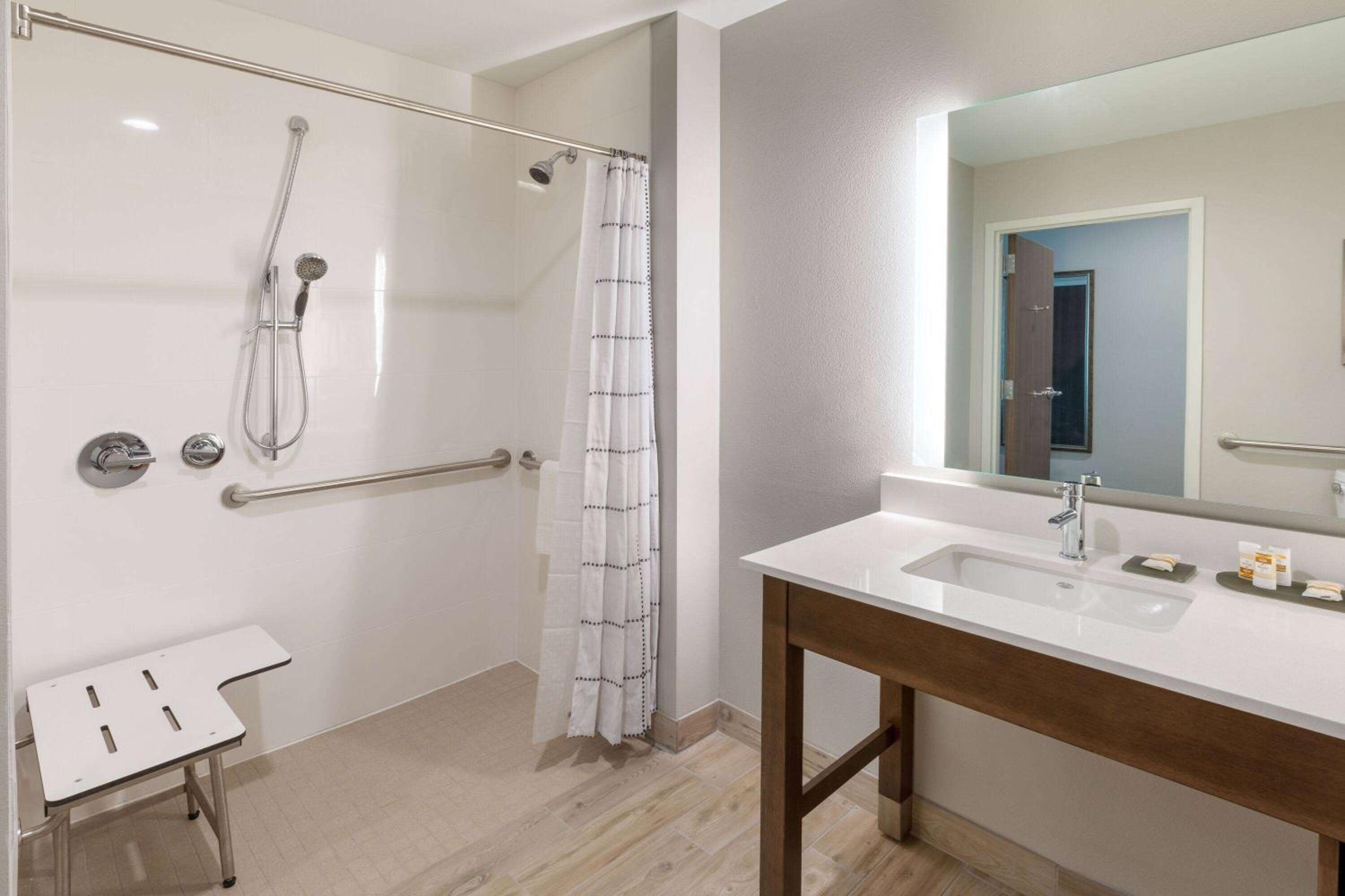 King Room - Mobility Access/Non-Smoking - Photo 3