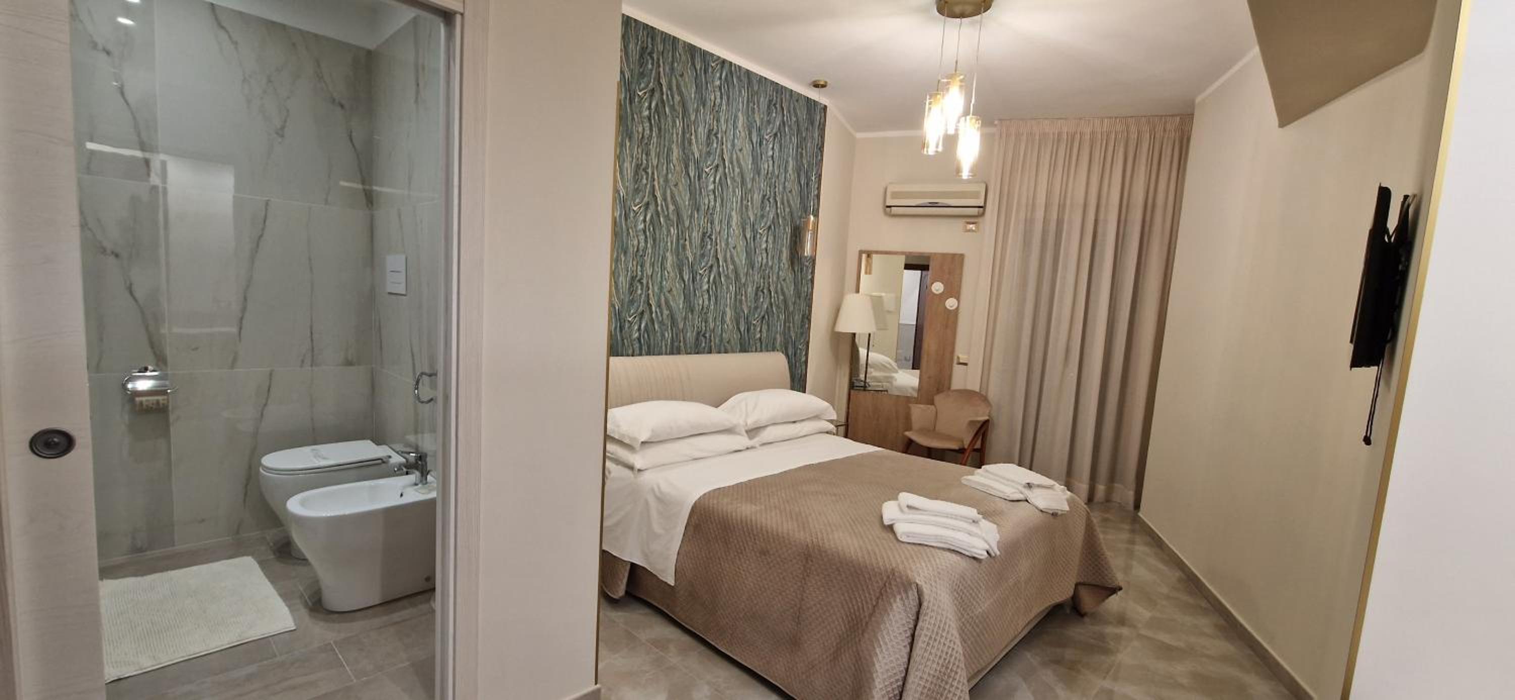Double Room with Sea View - Photo 1