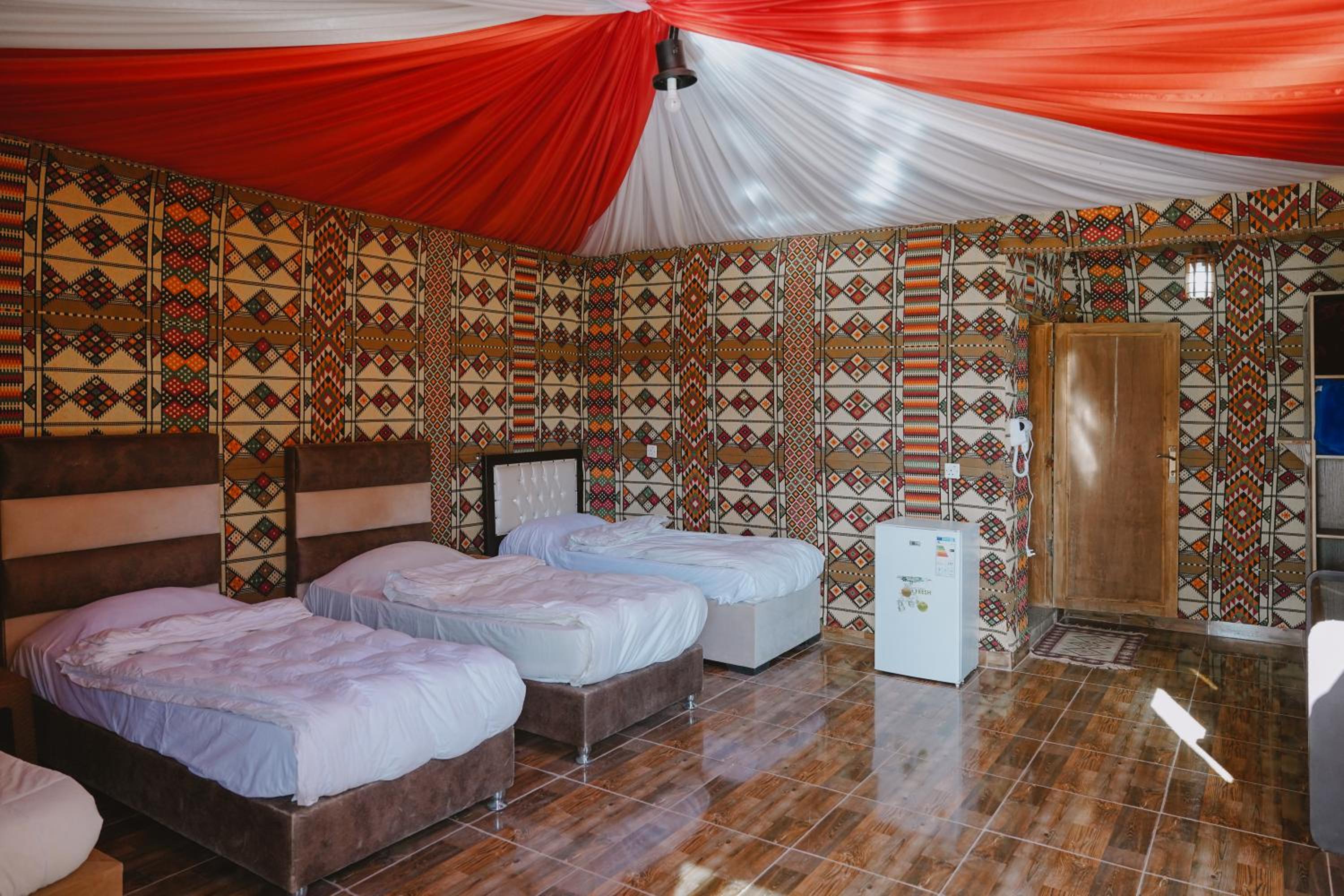 Deluxe Family Tent photo 3