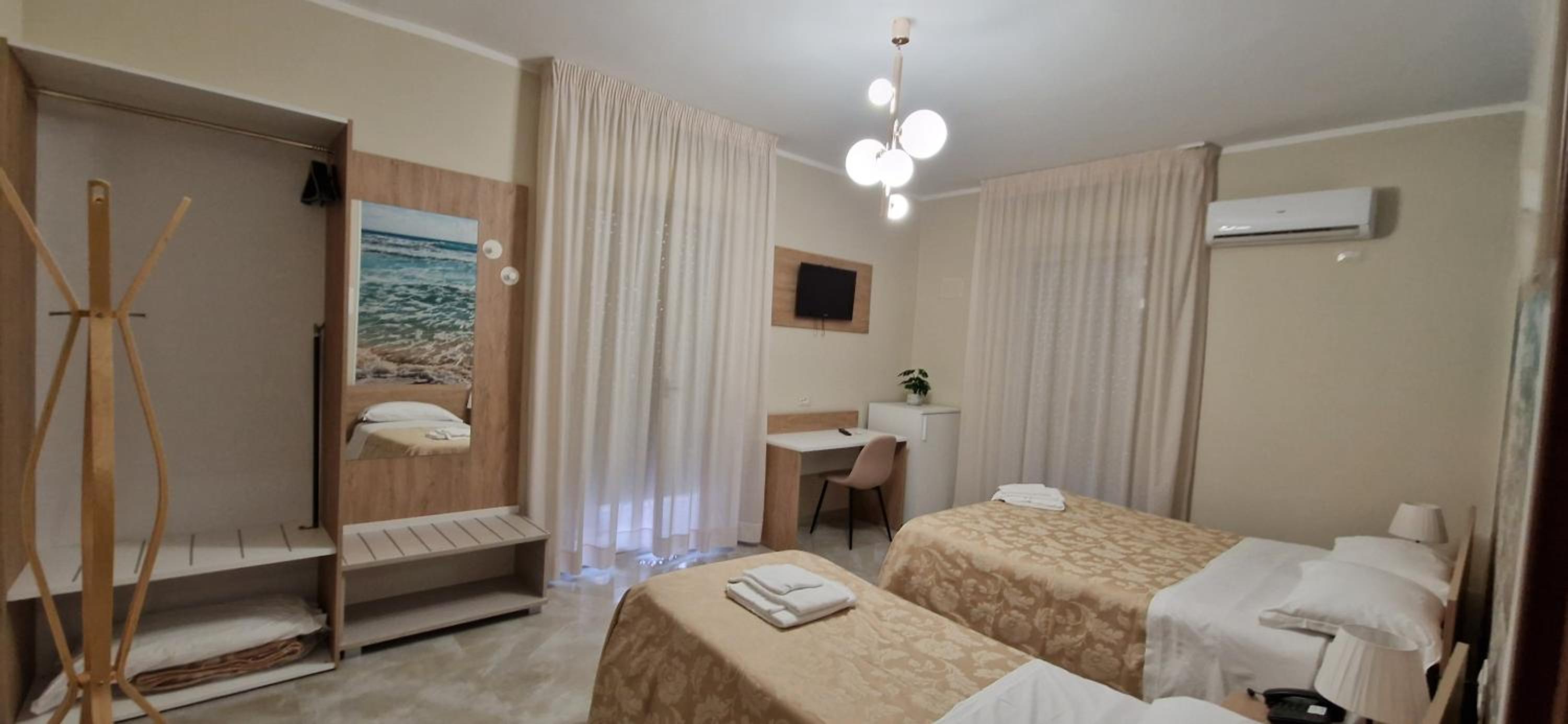 Standard Triple Room with Sea View - Photo 1