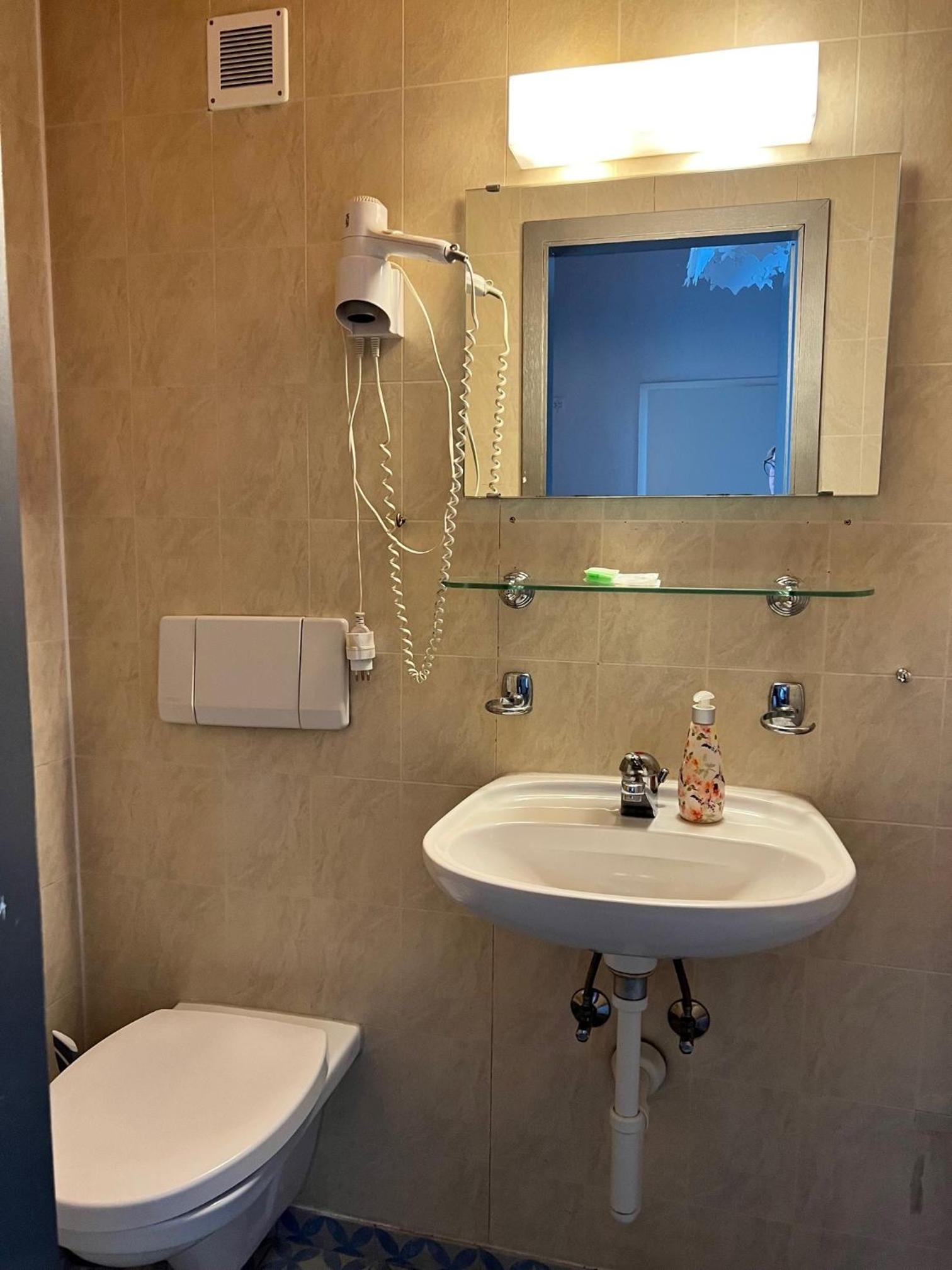 Budget Single Room photo 2