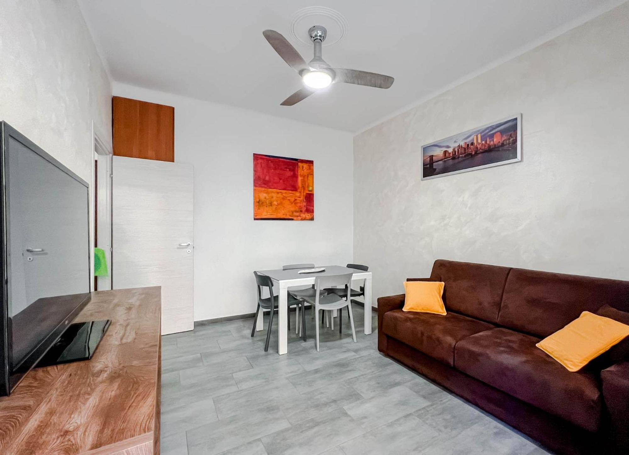 One-Bedroom Apartment photo 1