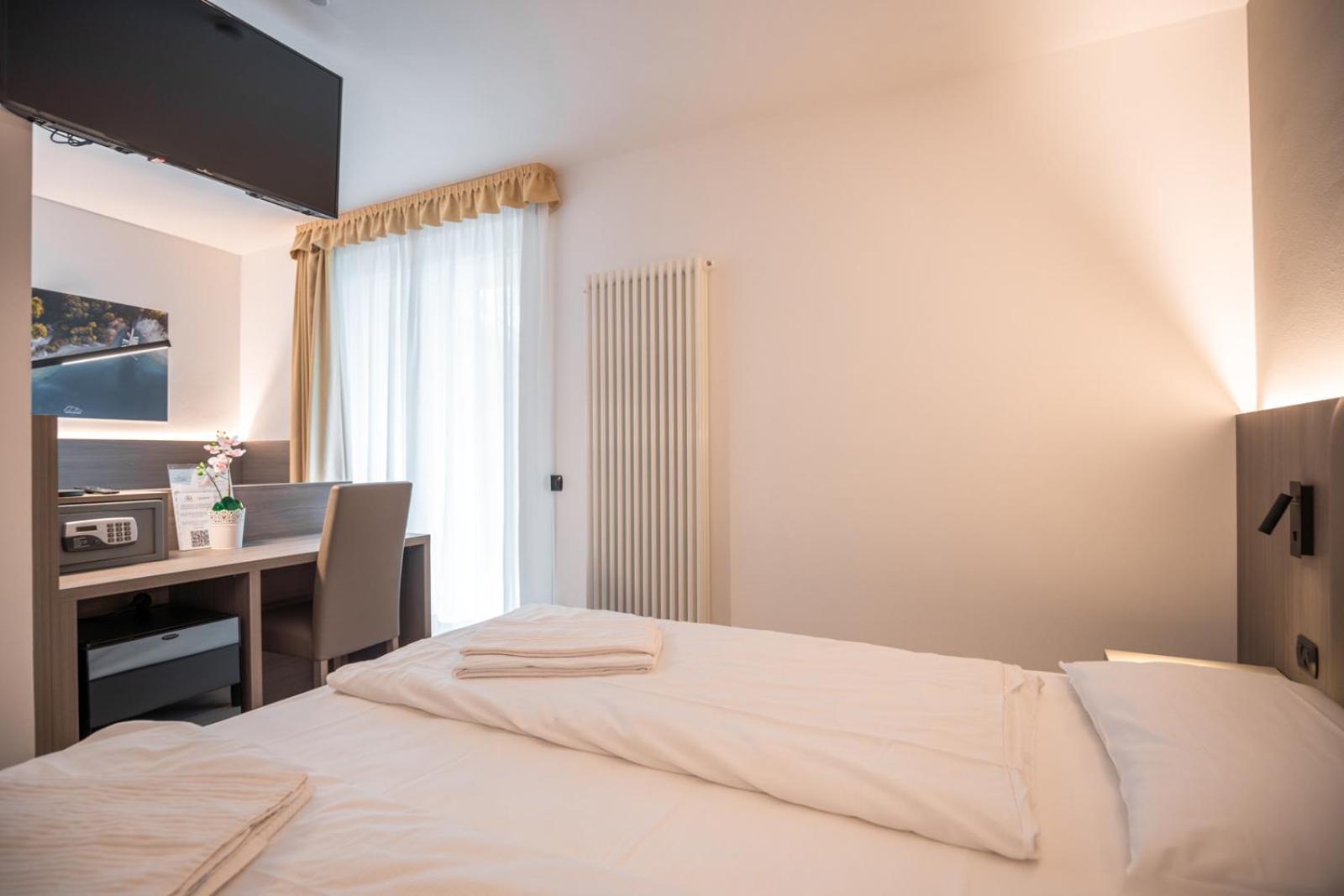 Deluxe King Room photo 3
