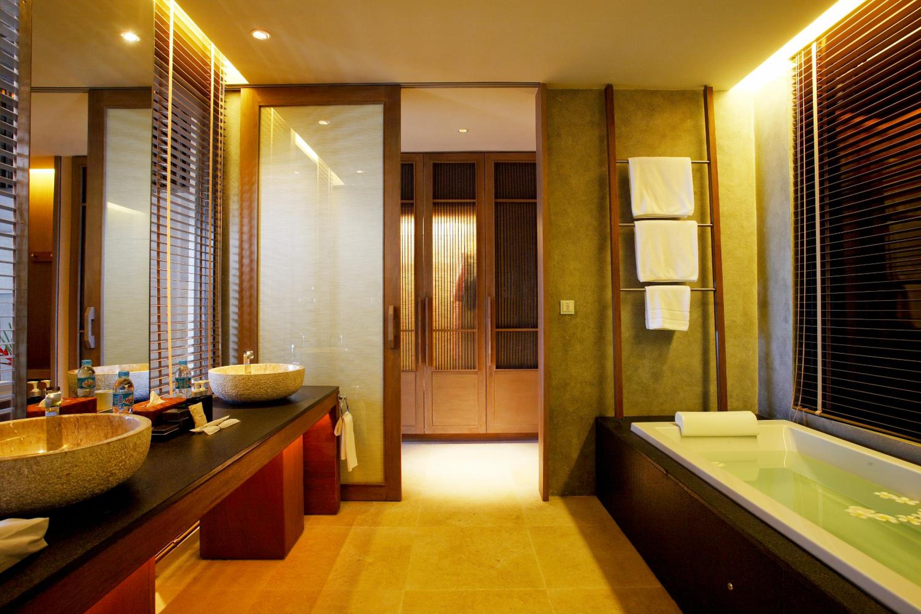 1BR Pool Suite East Ocean View - Photo 2