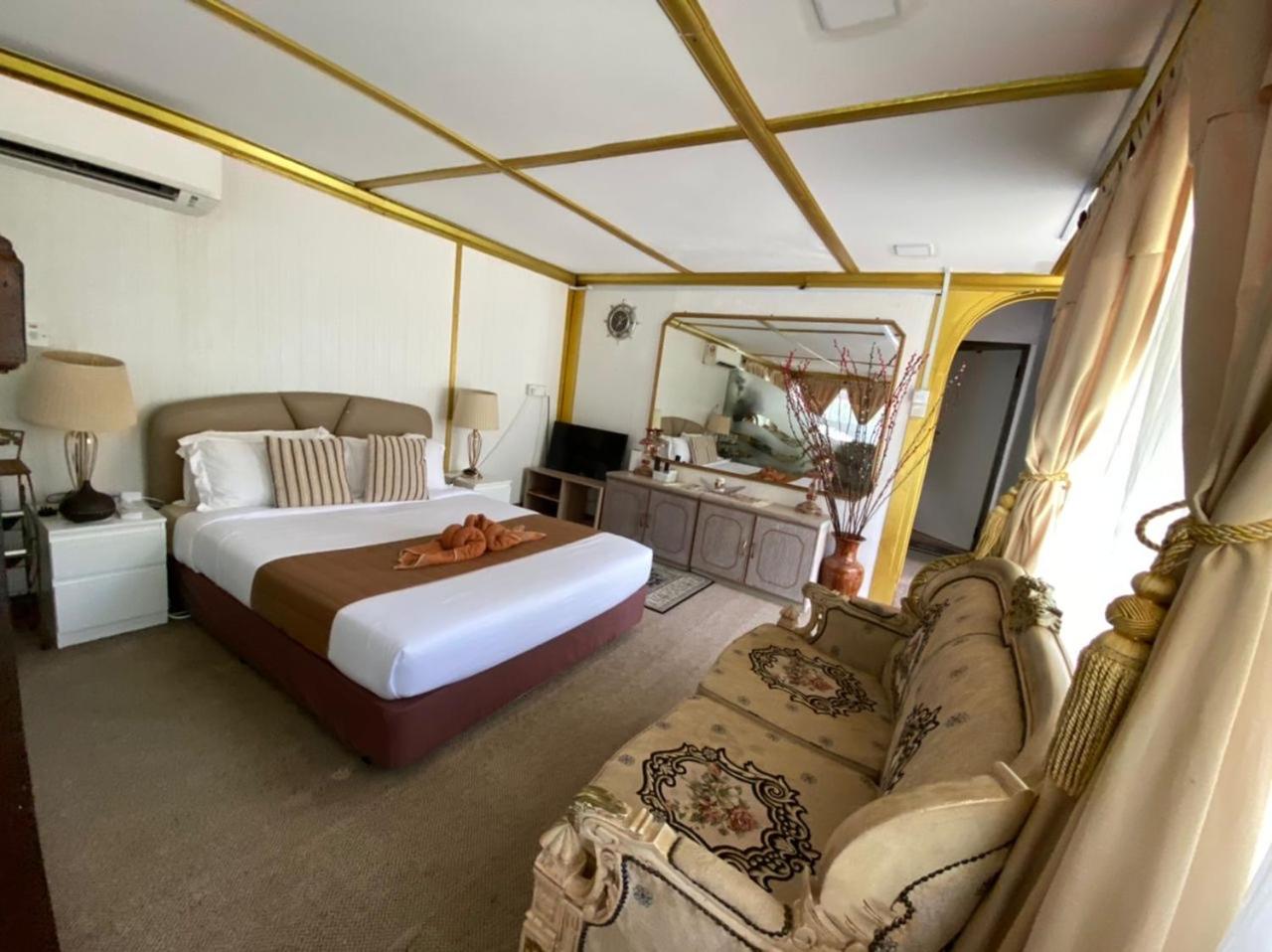 Suite with Lake View photo 3