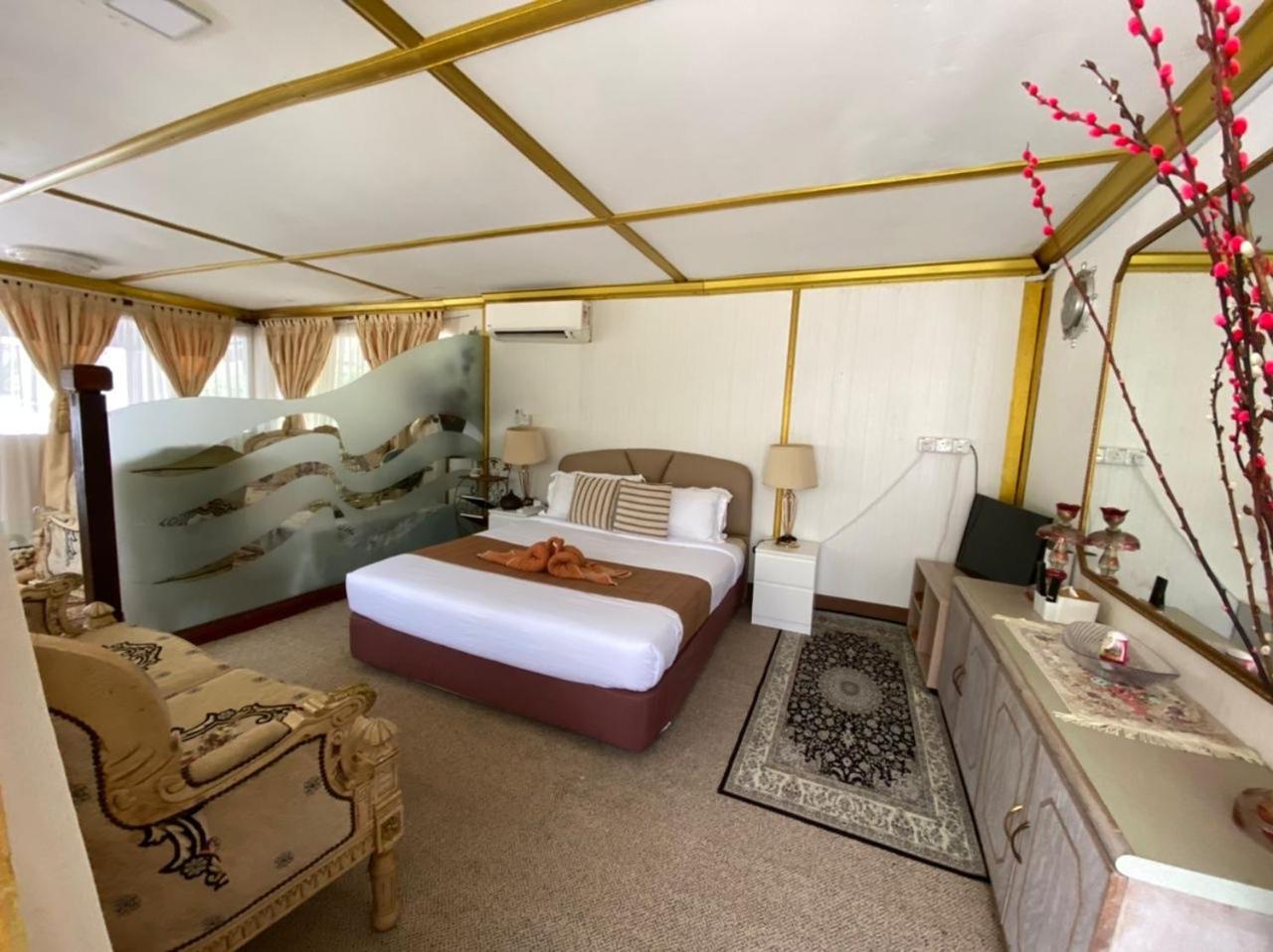 Suite with Lake View photo 2
