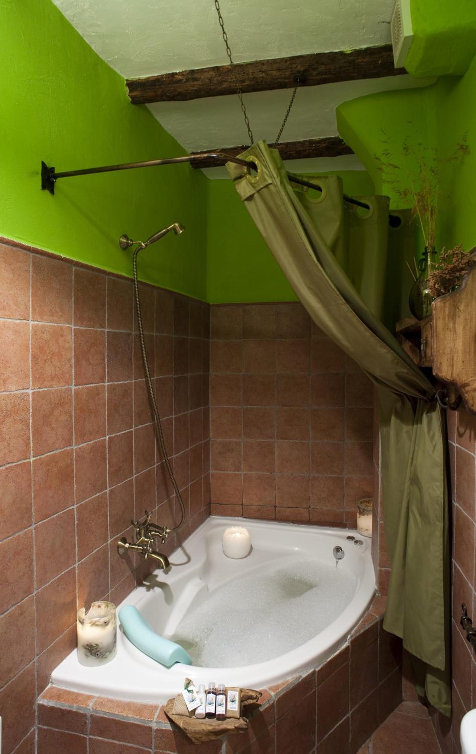 Double Room with Spa Bath photo 3