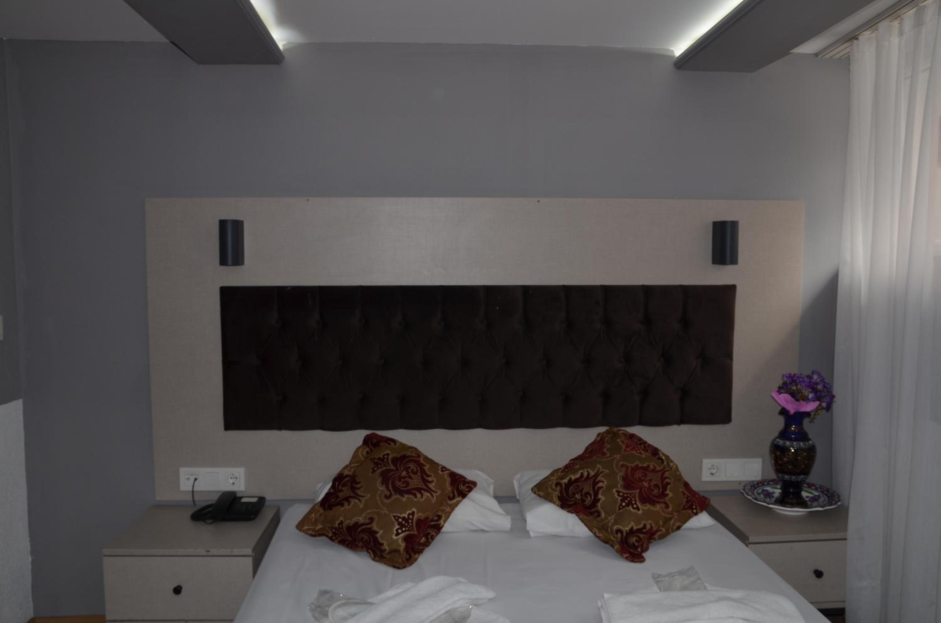 Budget Double Room - Basement Floor  photo 1