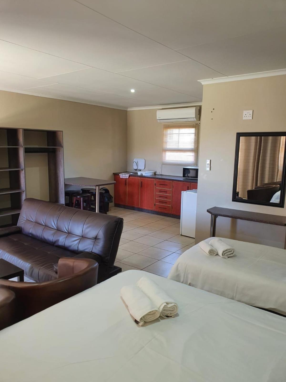 Standard Double Room - Photo 4