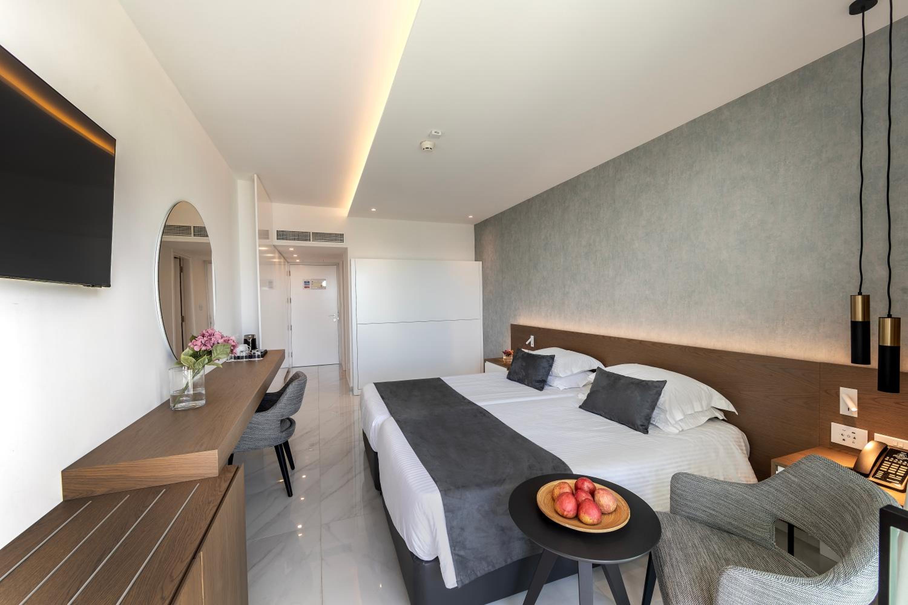 Double or Twin Room with Inland View - Photo 3