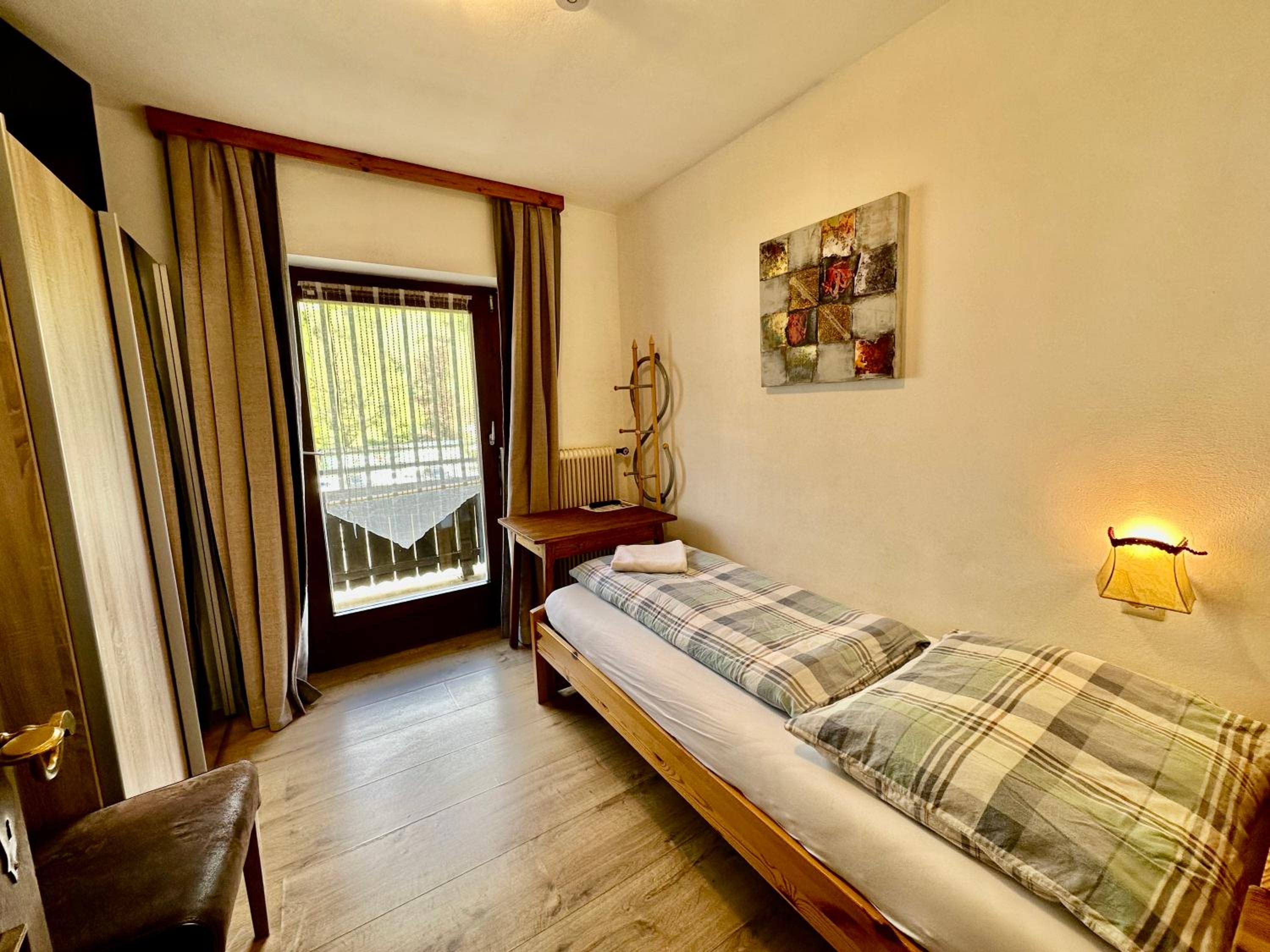 Single Room with Shared Bathroom