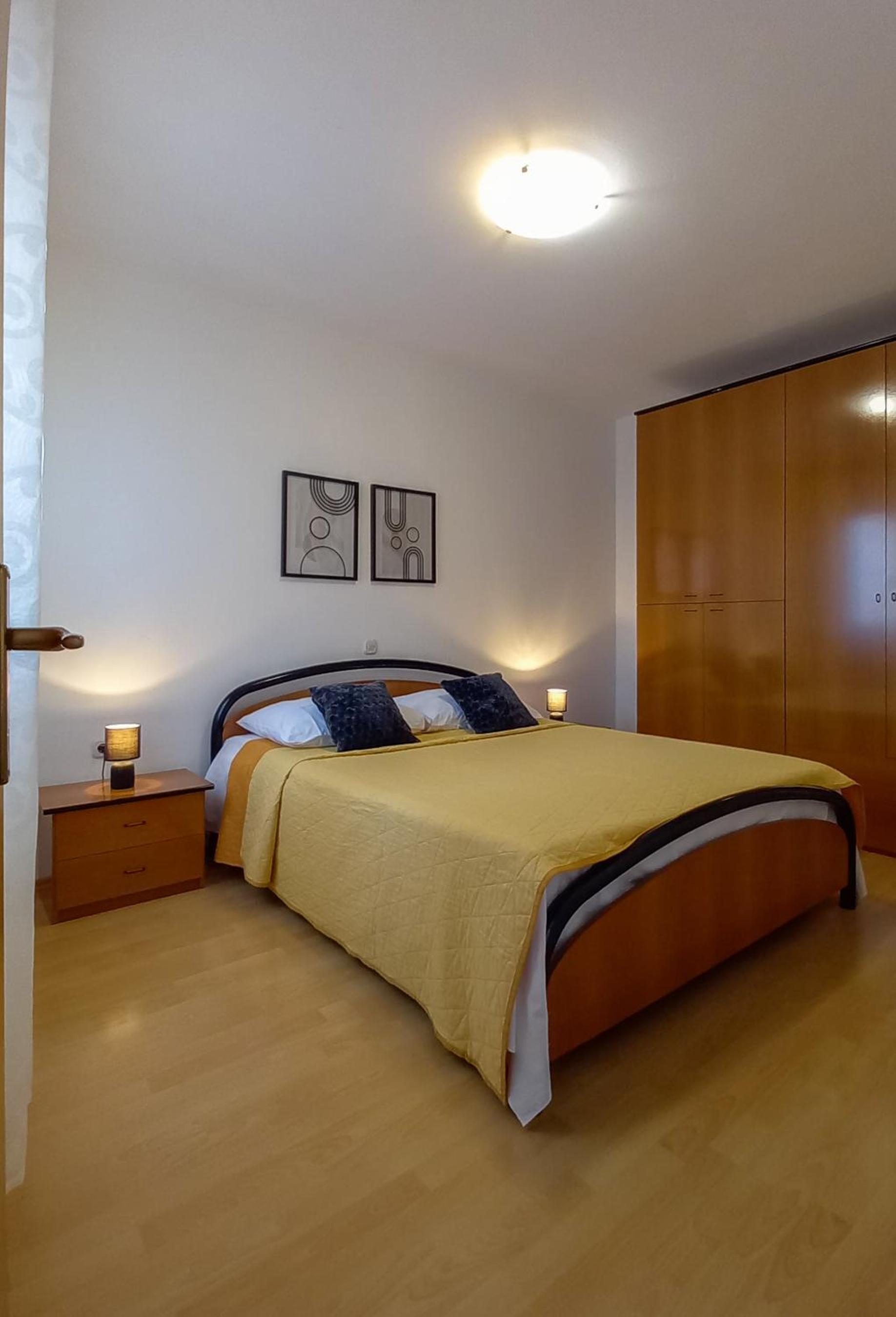 One-Bedroom Apartment photo 1