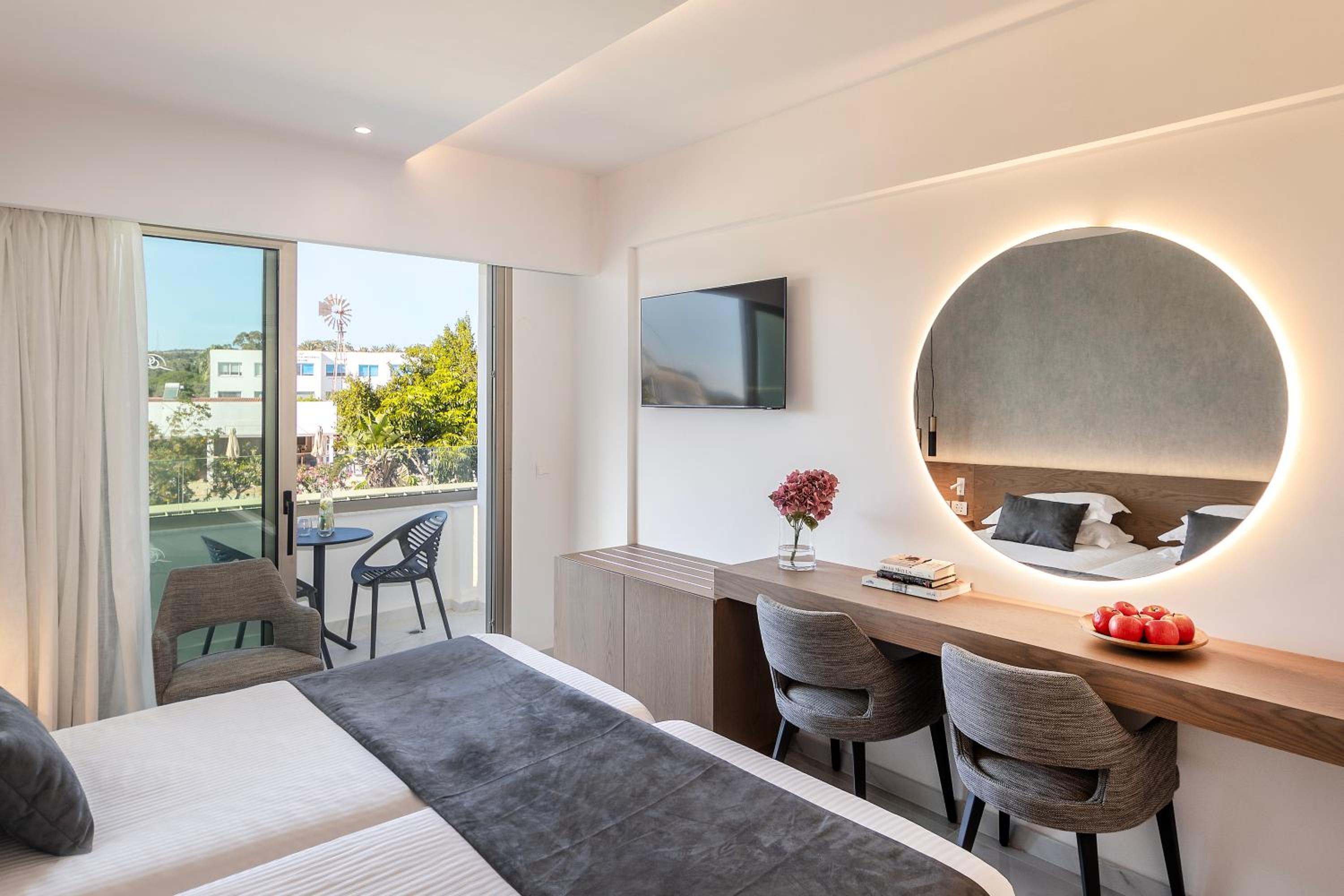 Double or Twin Room with Inland View - Photo 4