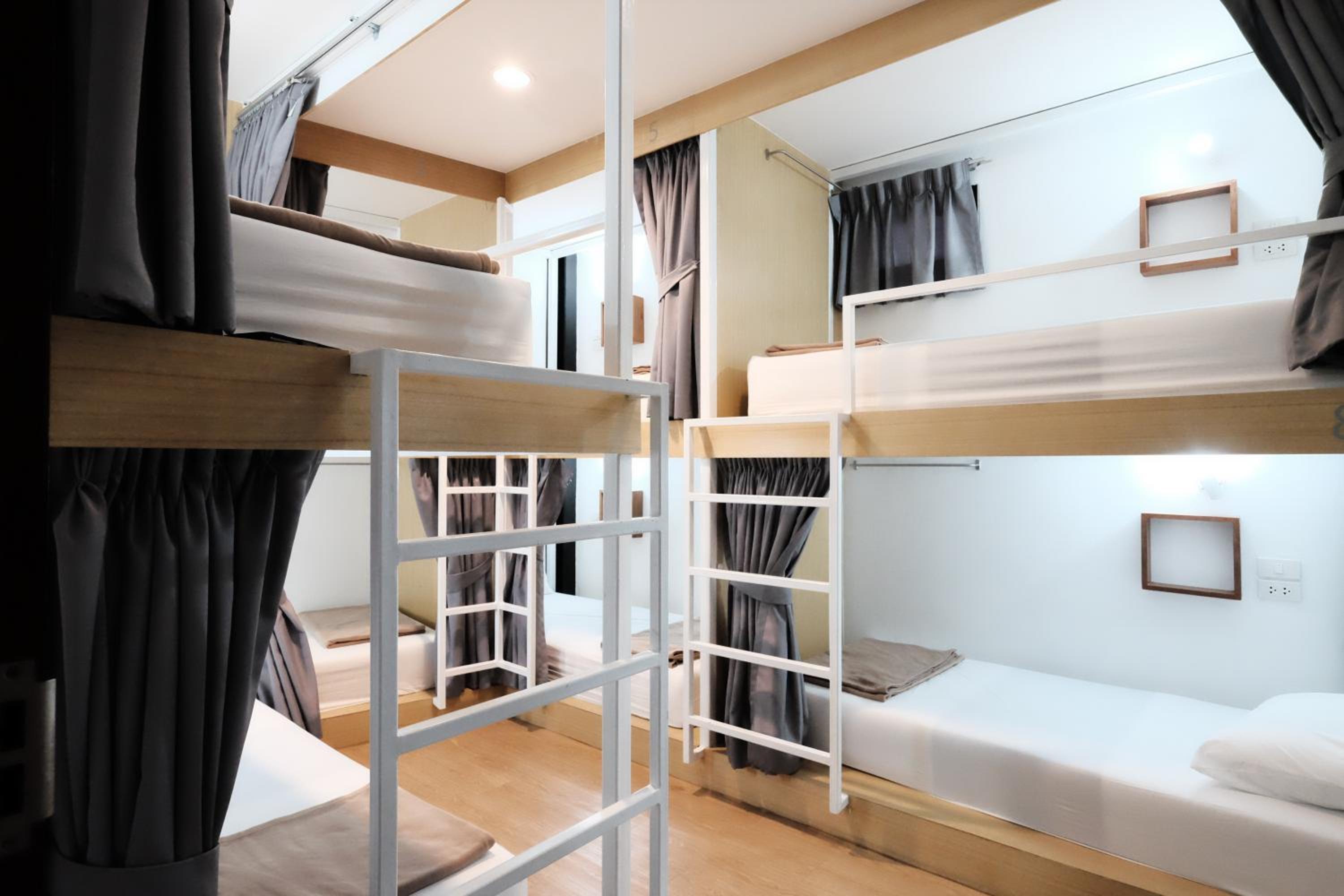 Bed in 8-Bed Female Dormitory Room photo 3