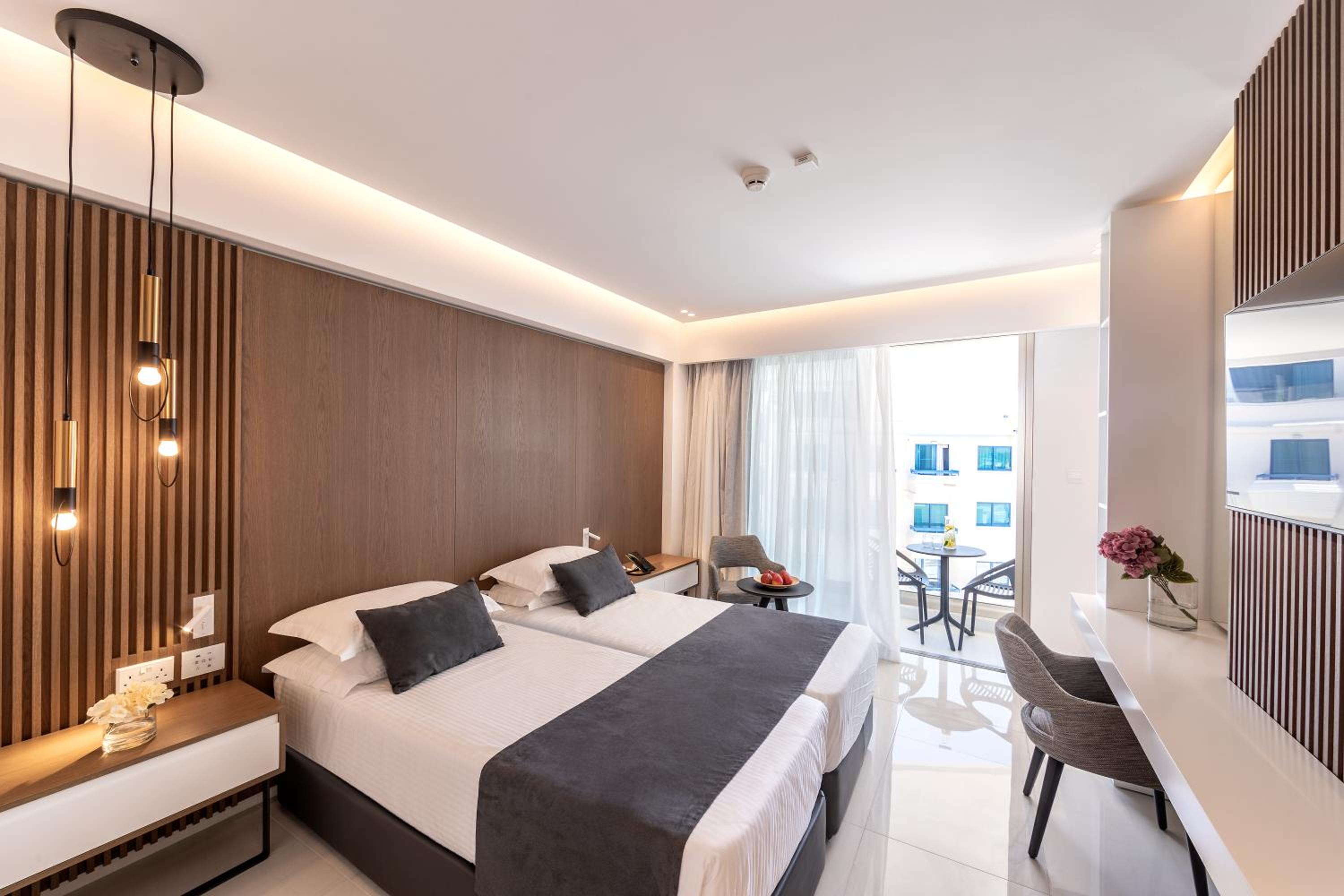 Double or Twin Room with Inland View - Photo 5