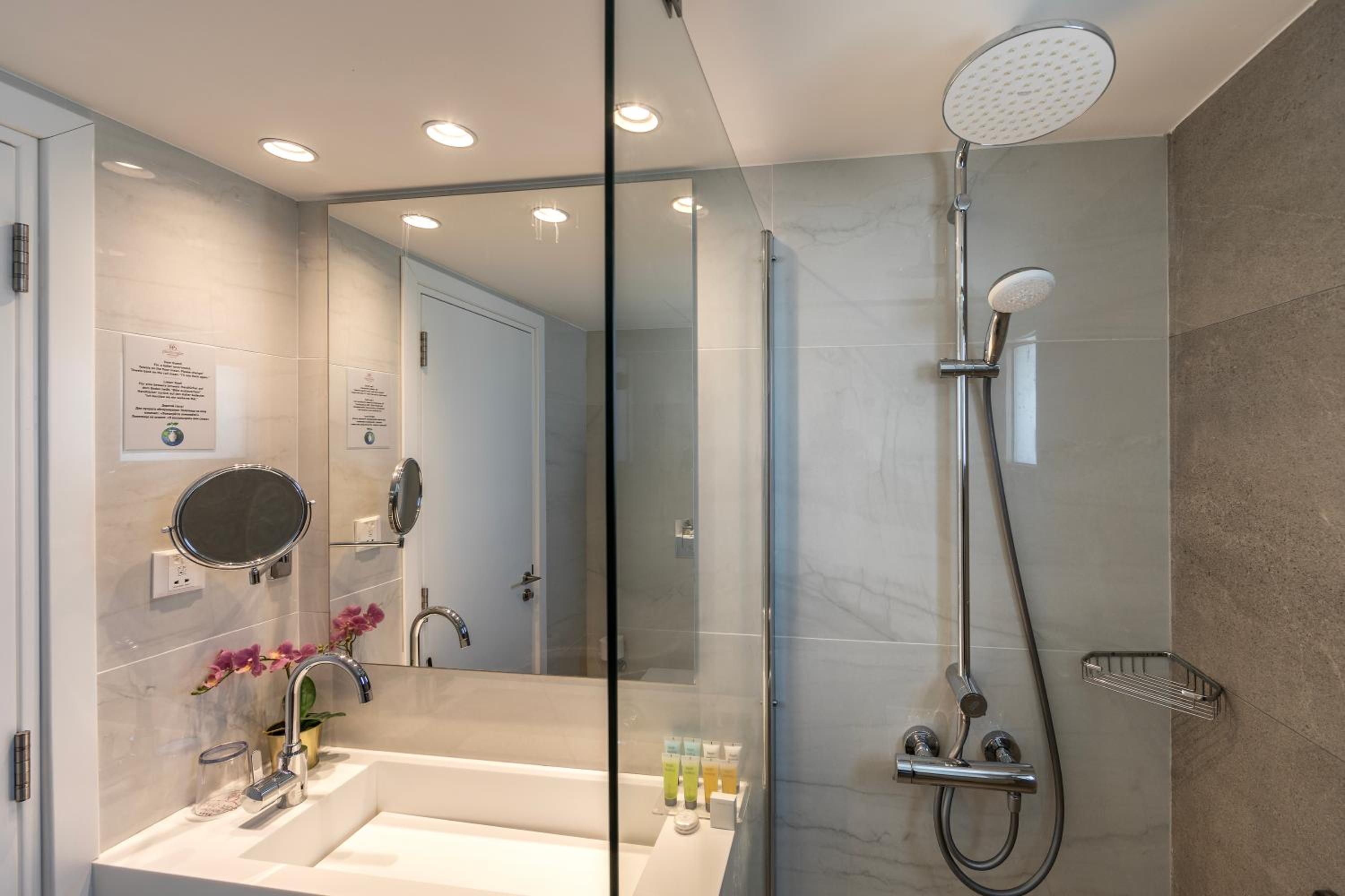 Double or Twin Room with Inland View - Photo 8