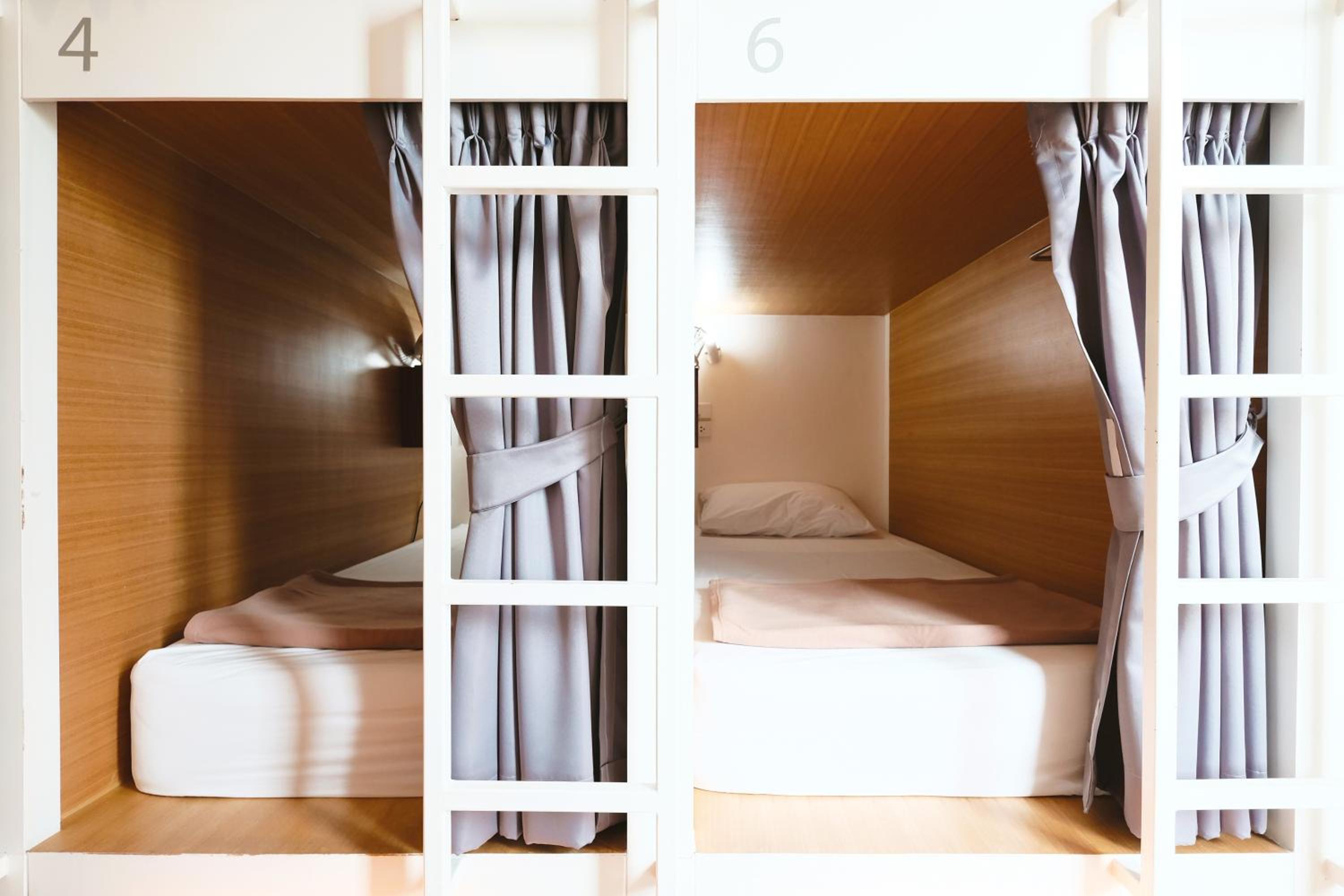 8-Bed Mixed Dormitory Room photo 2