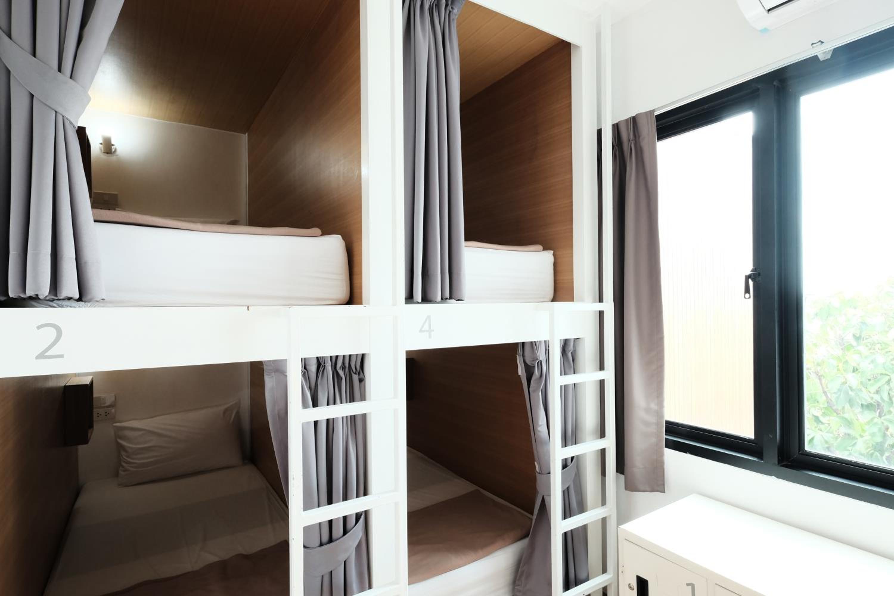 6-Bed Mixed Dormitory Room photo 1
