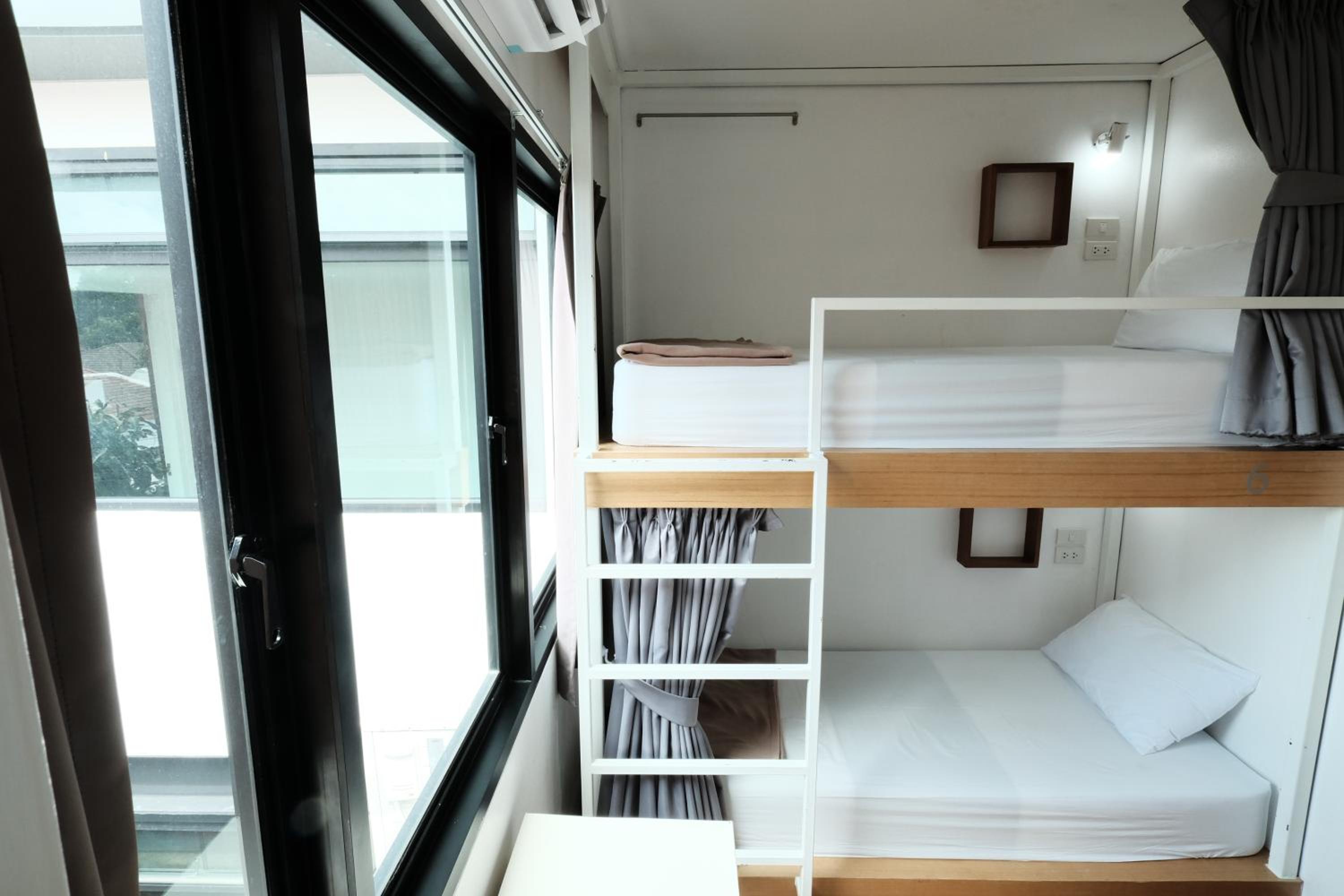 6-Bed Mixed Dormitory Room photo 2