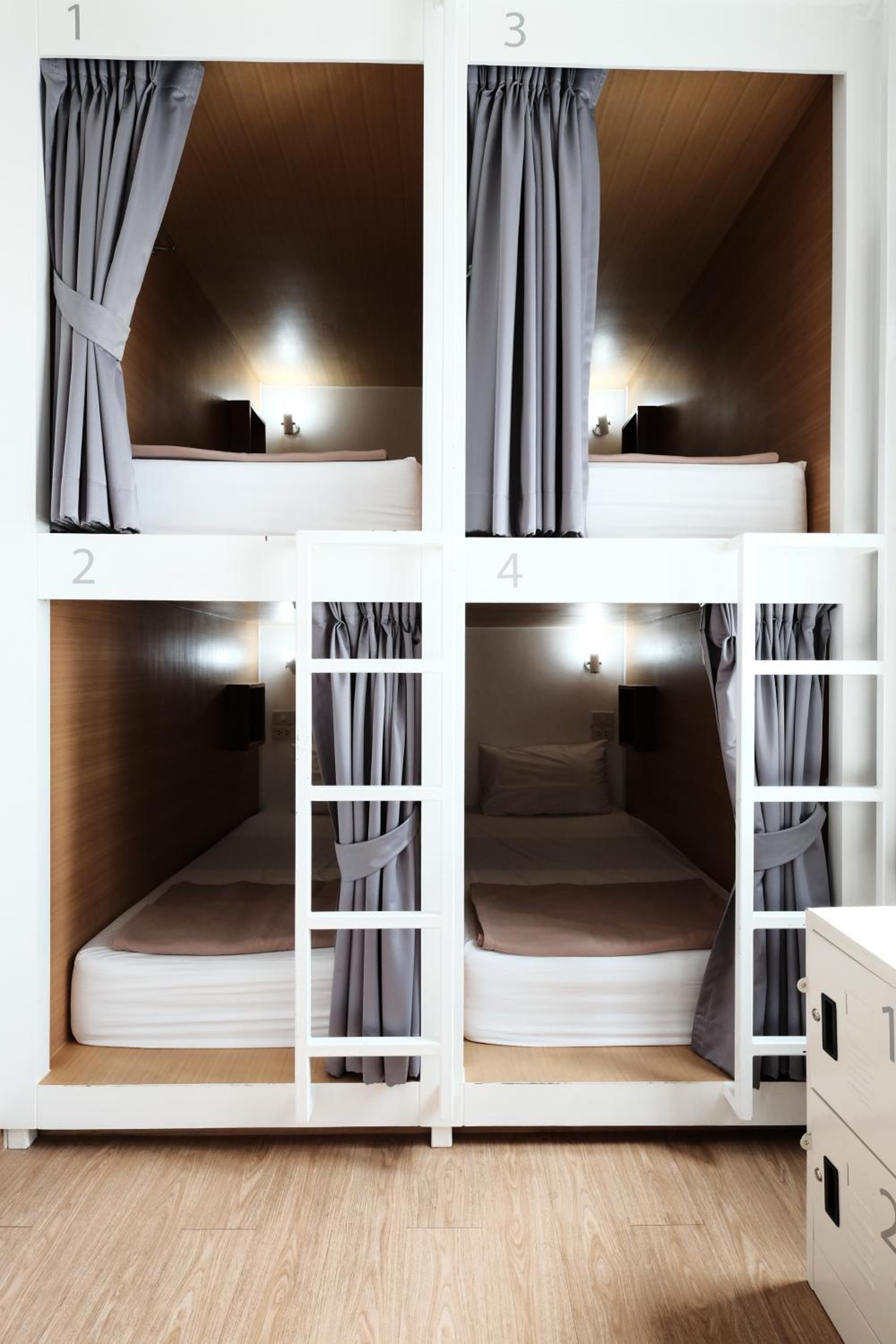 6-Bed Mixed Dormitory Room photo 3