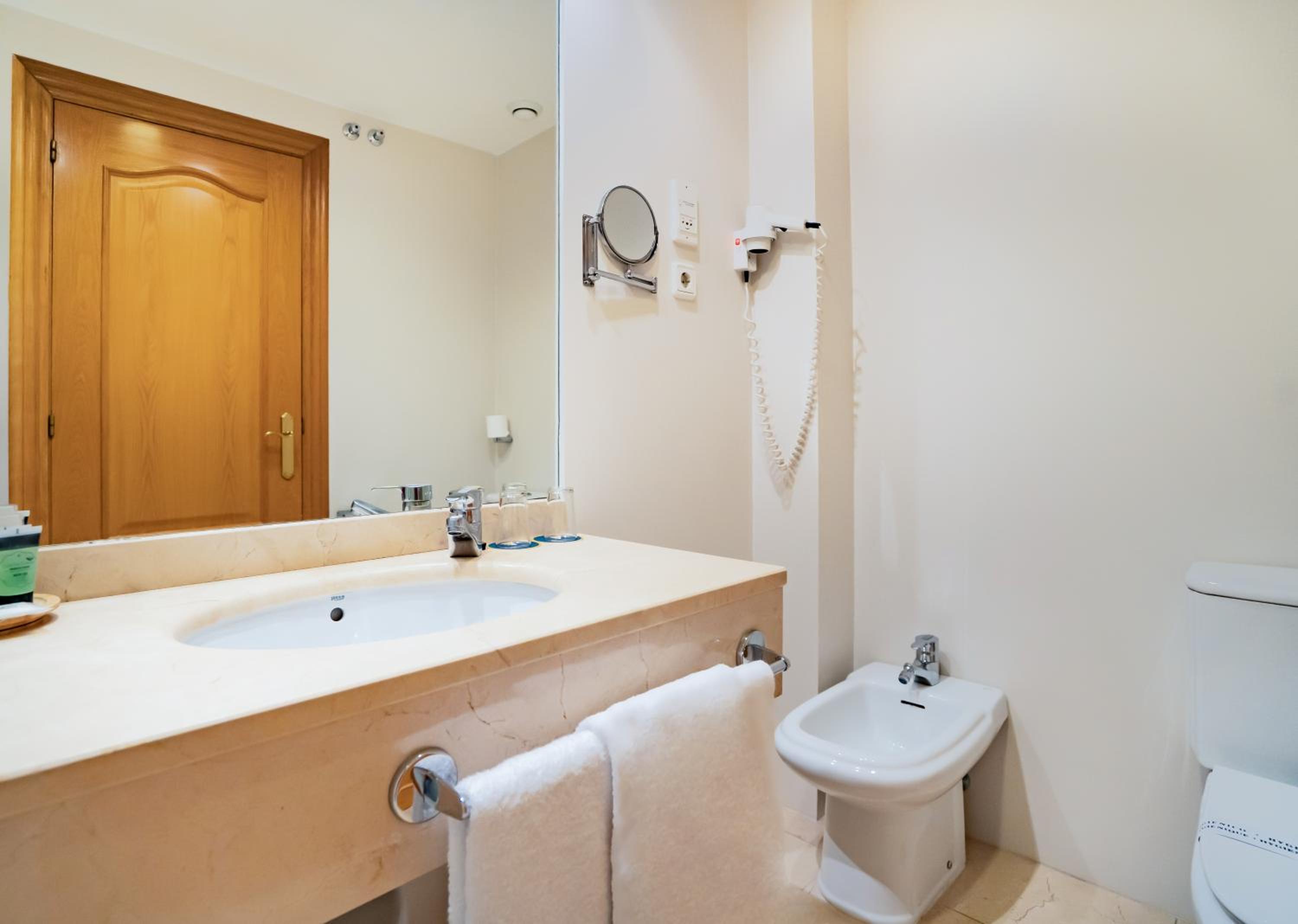 Double Or Twin Room With Parking - Photo 23