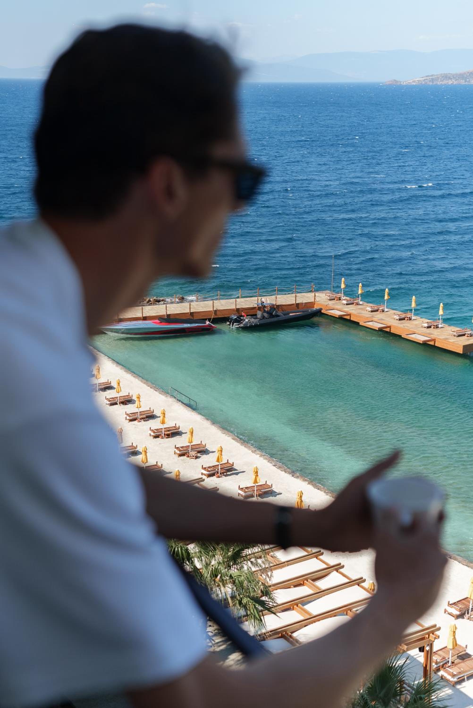 Deluxe King Room with Sea View - Photo 4