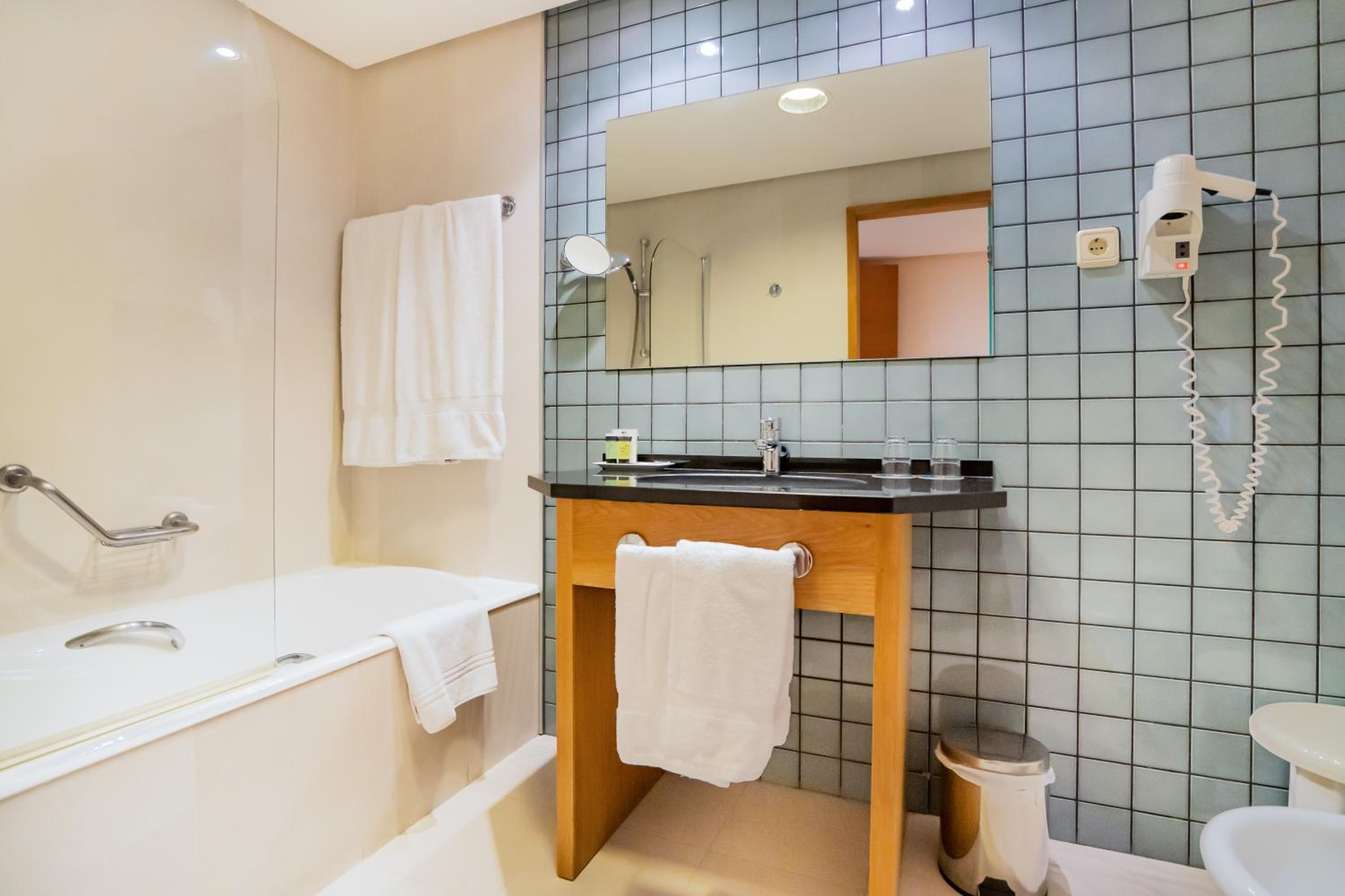 Double Or Twin Room With Parking - Photo 7