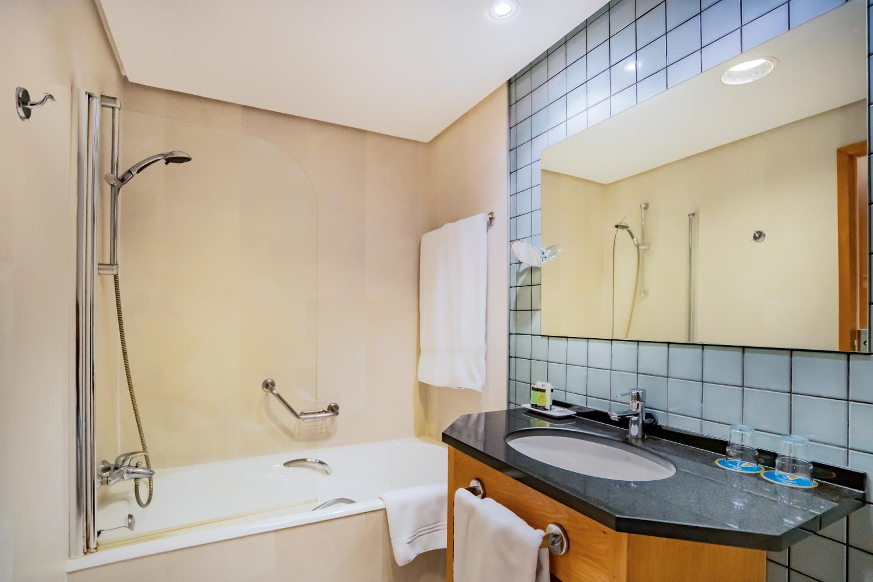 Double Or Twin Room With Parking - Photo 9