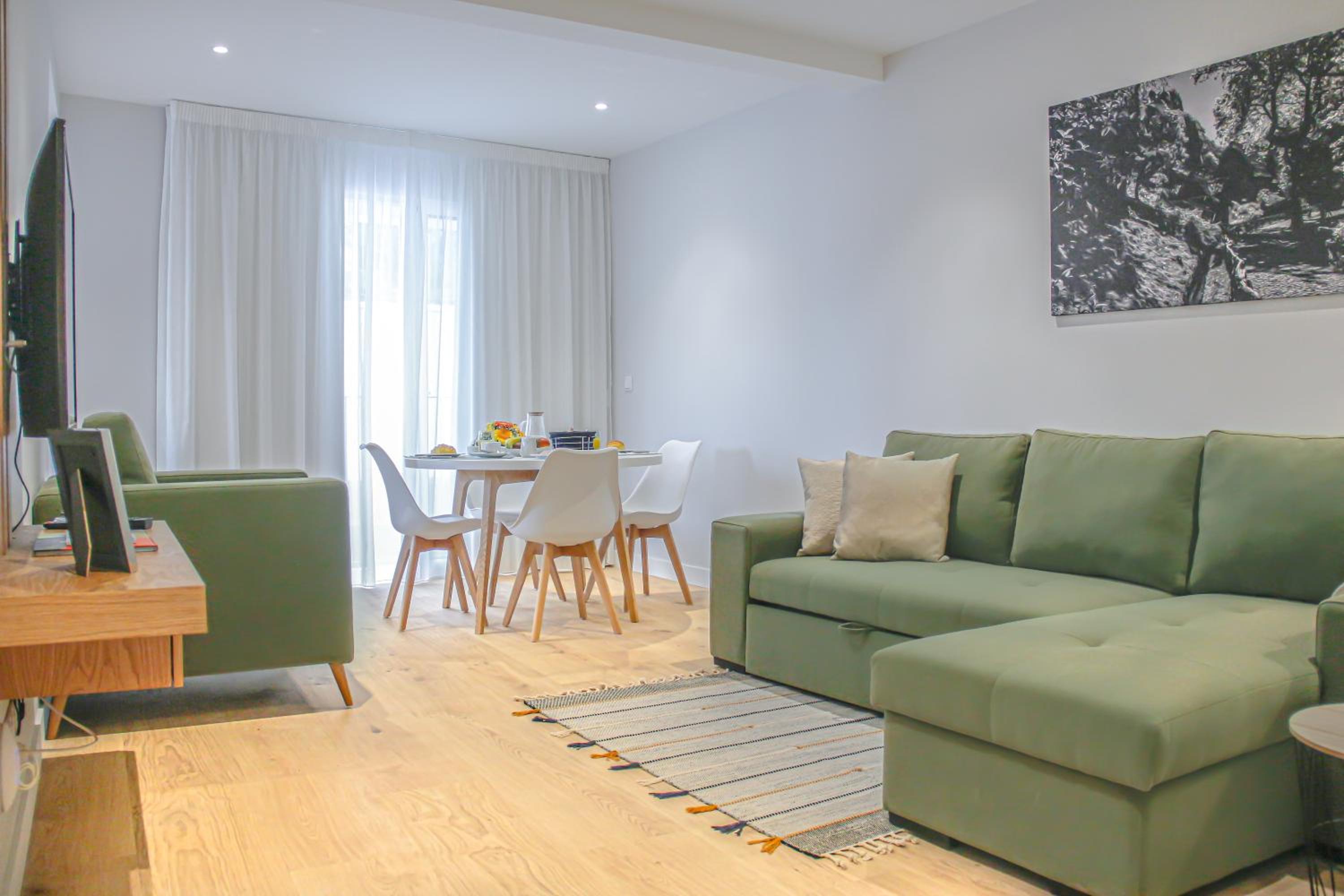 One-Bedroom Apartment photo 2