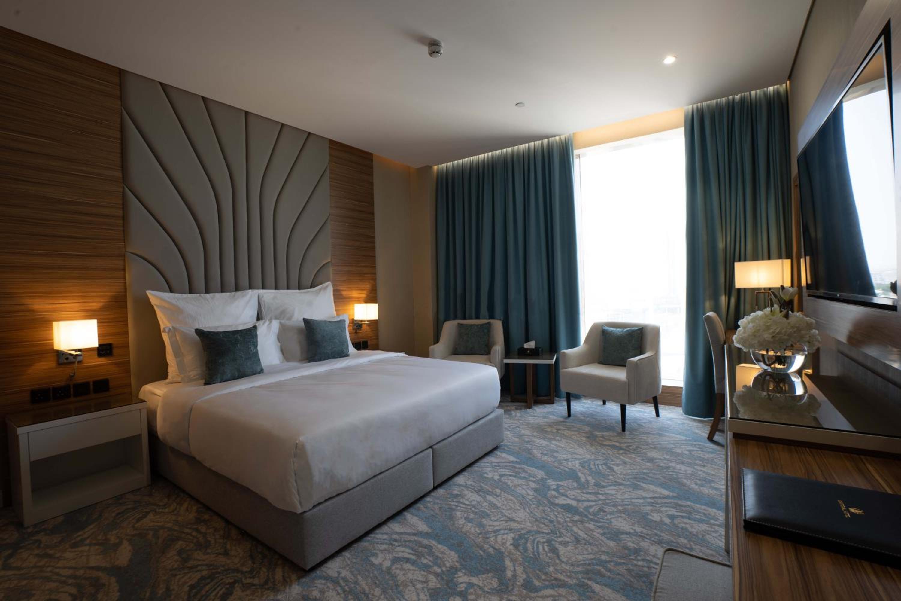 Executive Suite thumbnail 6