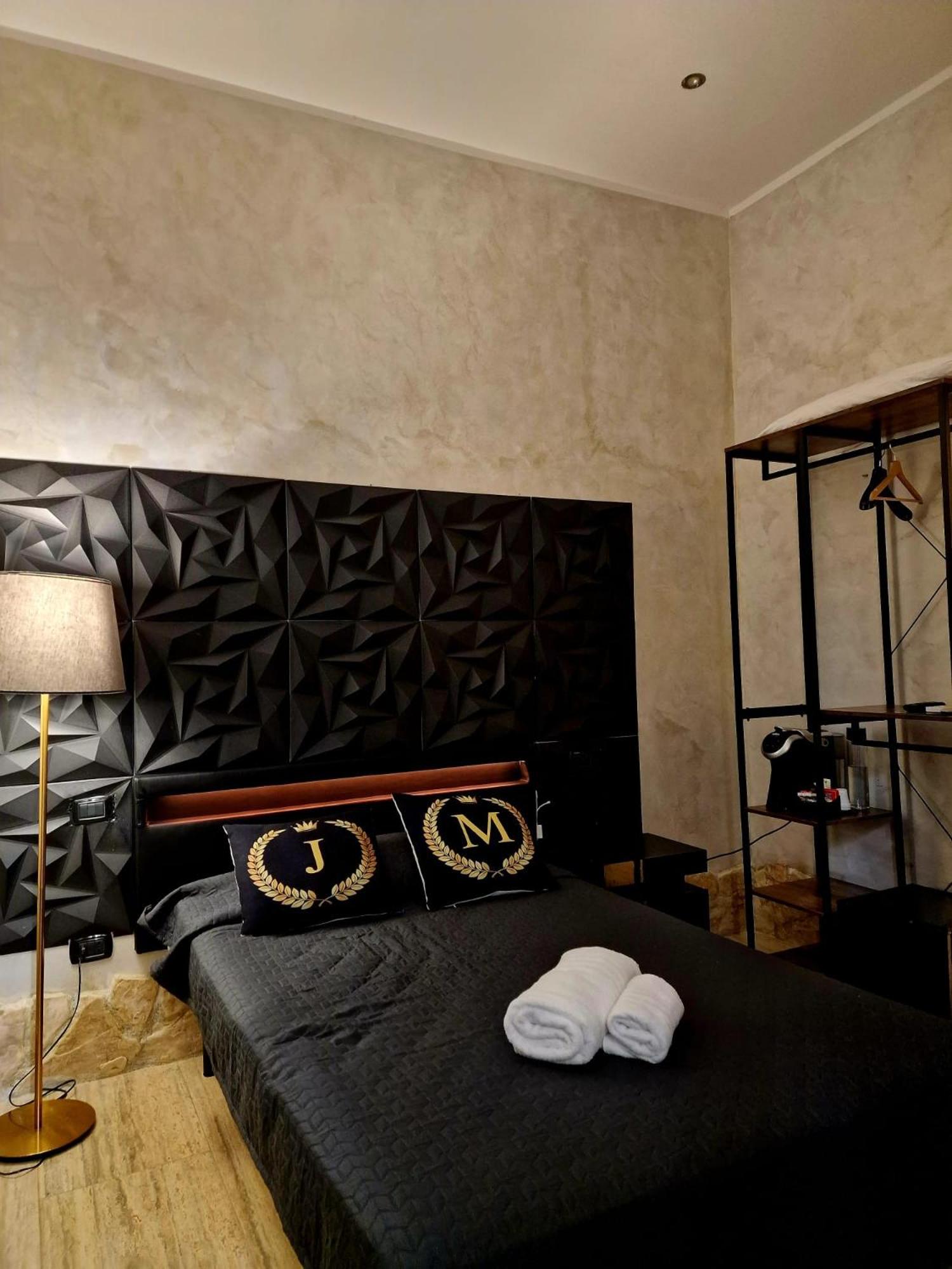 Single Room with Private Bathroom photo 1