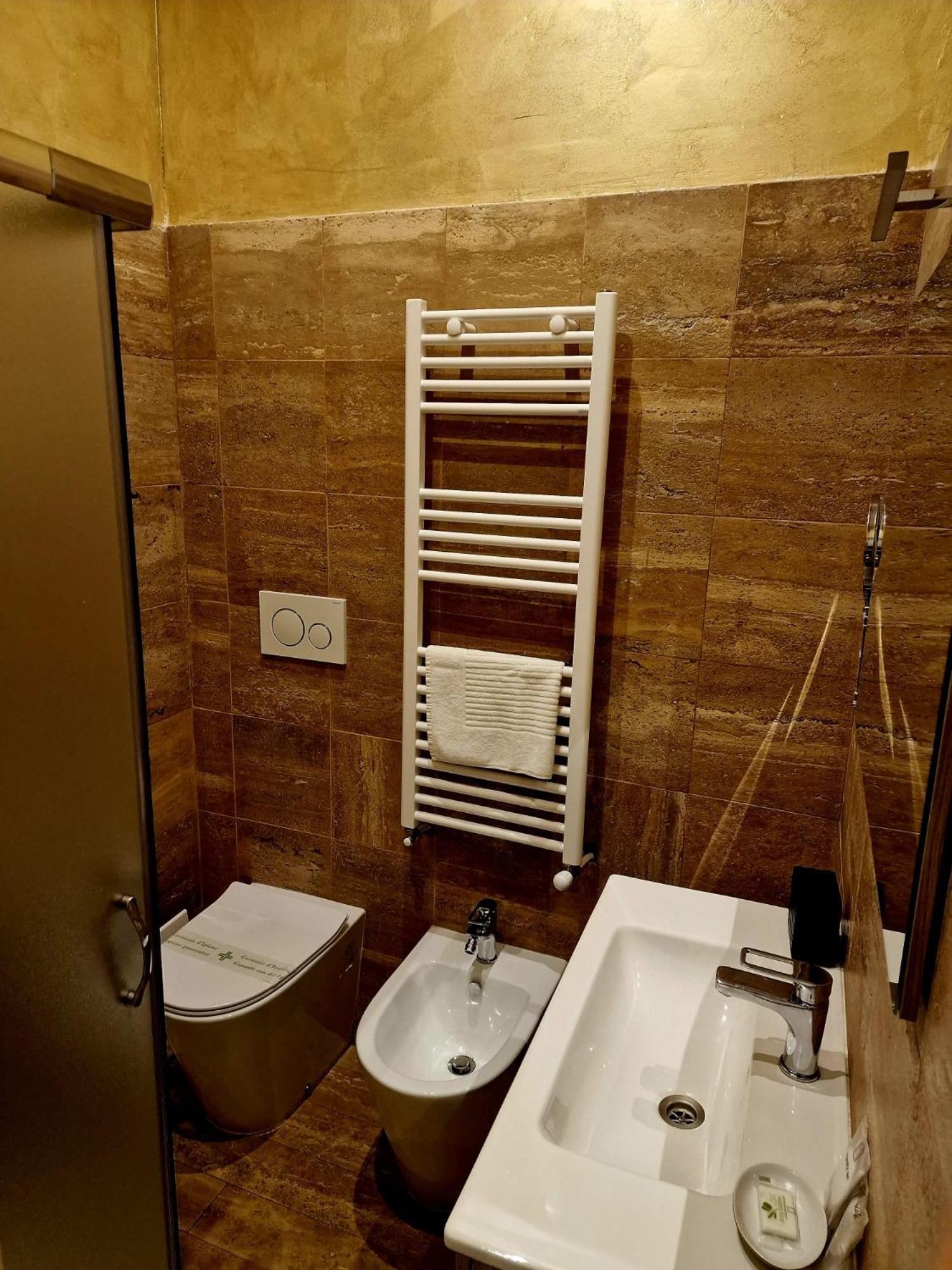Single Room with Private Bathroom photo 3