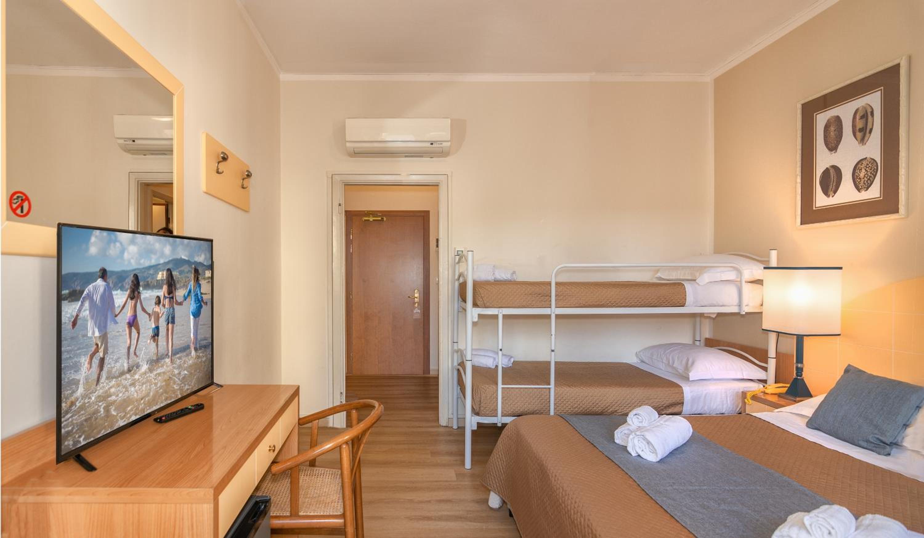 Standard Quadruple Room - Photo 5