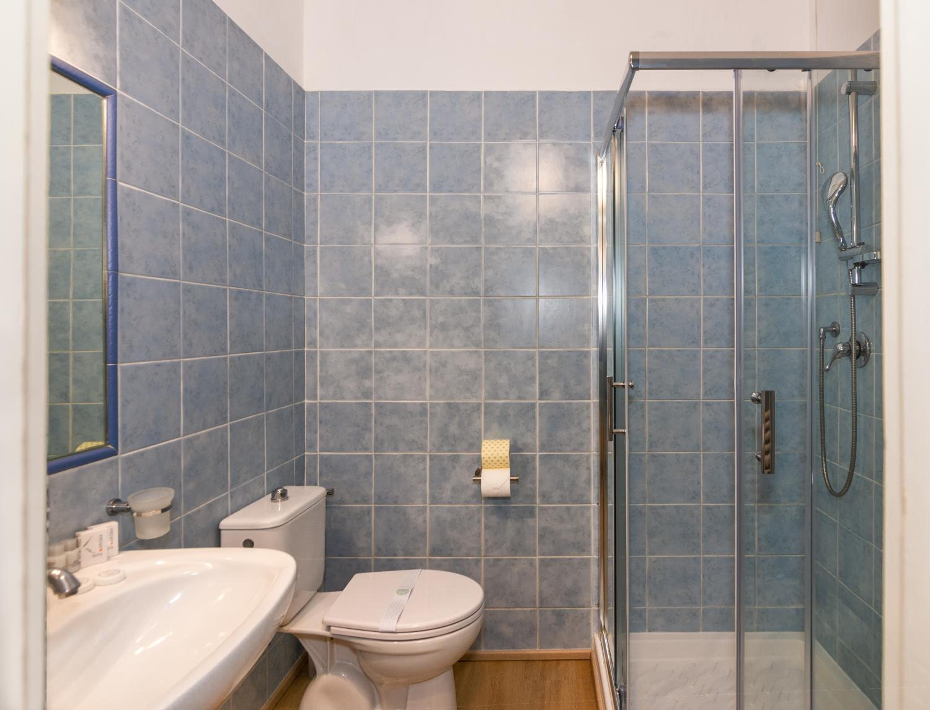 Standard Double Room - Photo 8