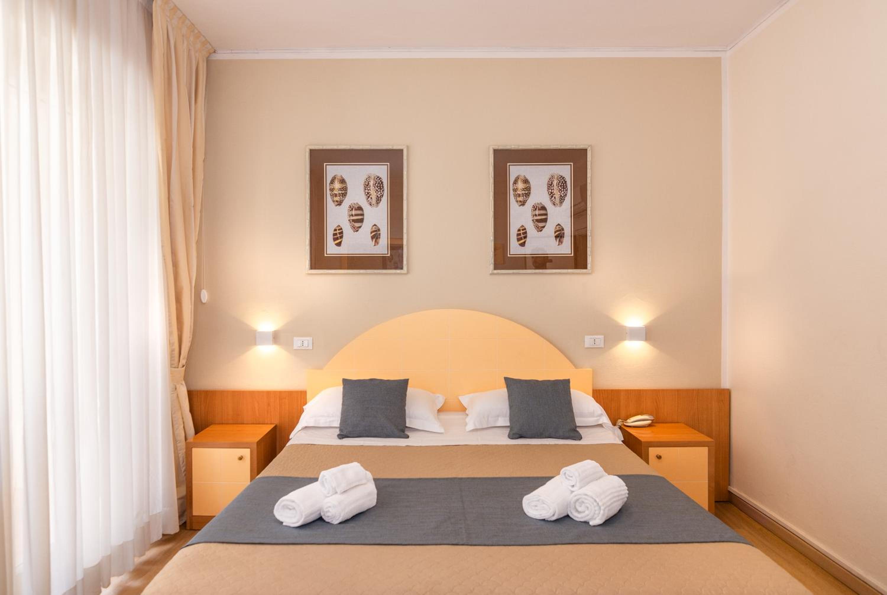 Standard Double Room - Photo 3