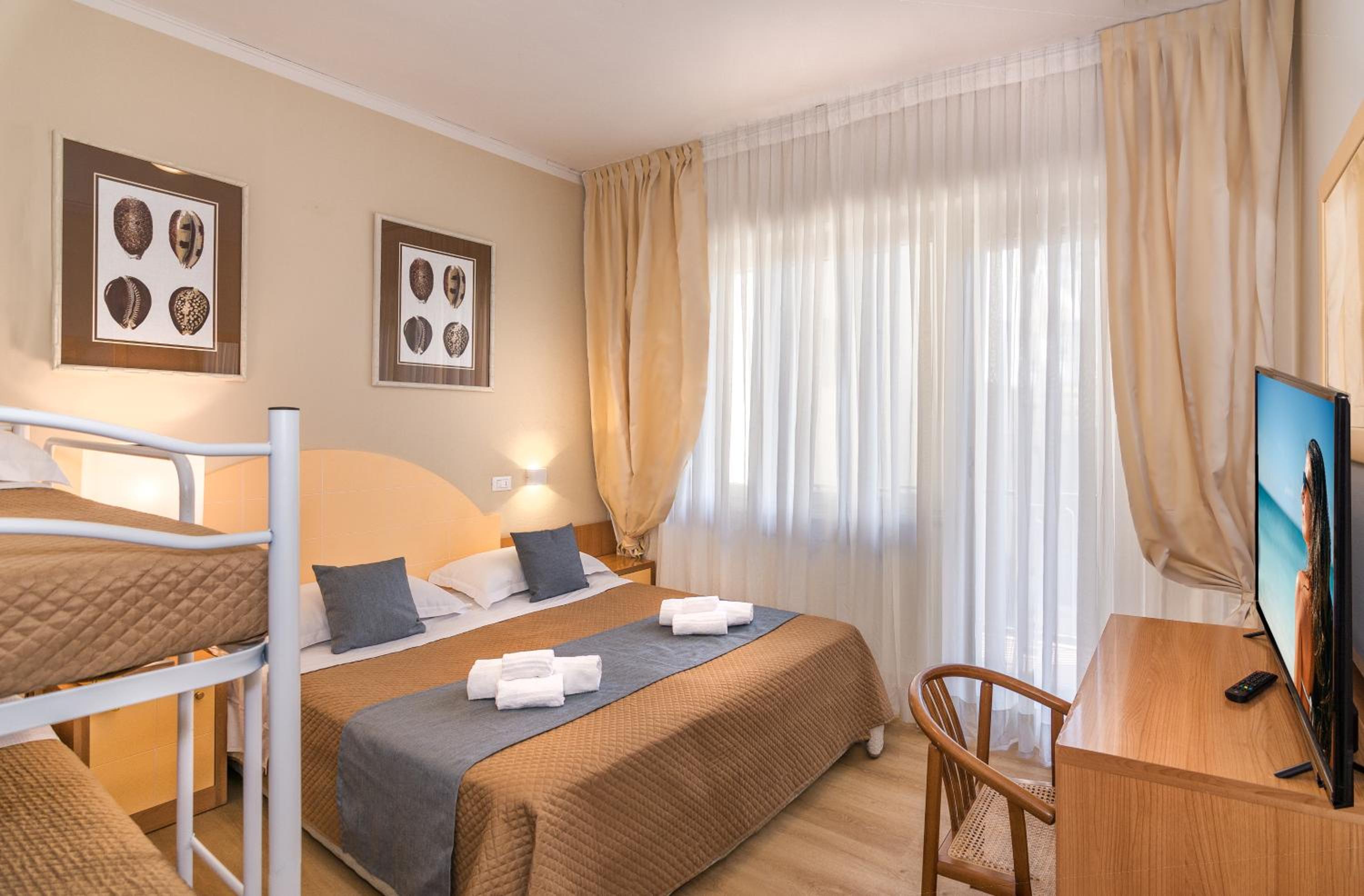 Standard Quadruple Room - Photo 3