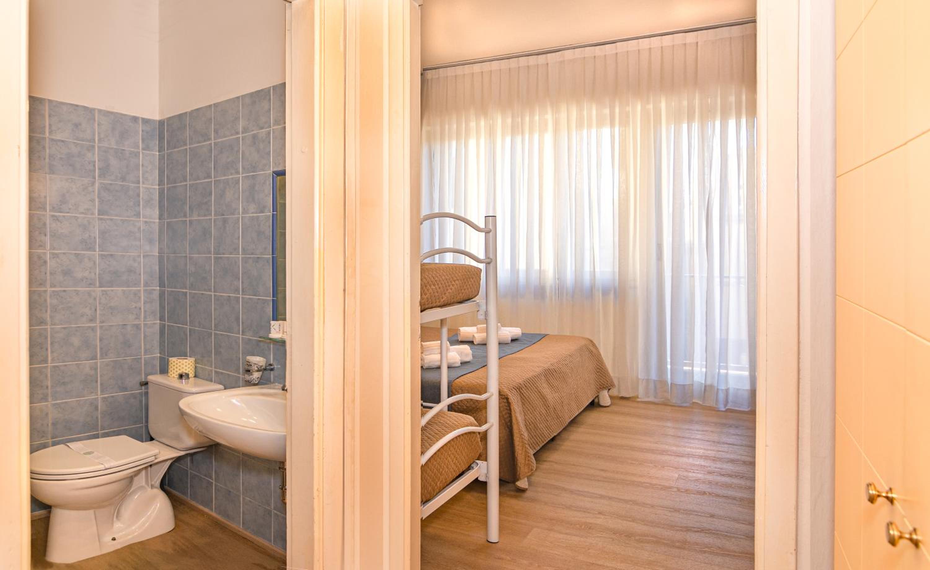 Standard Quadruple Room - Photo 1