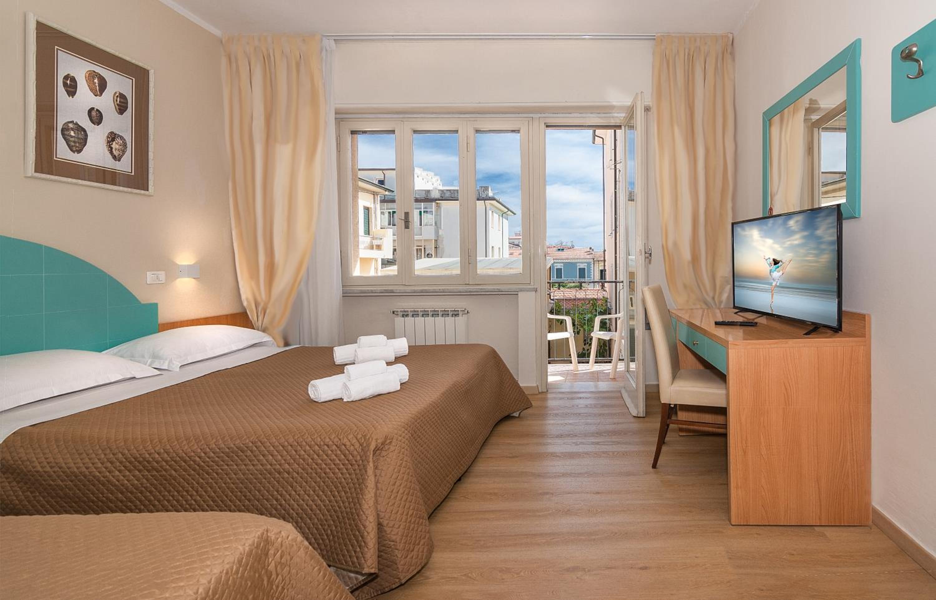 Triple Room with Balcony - Photo 5