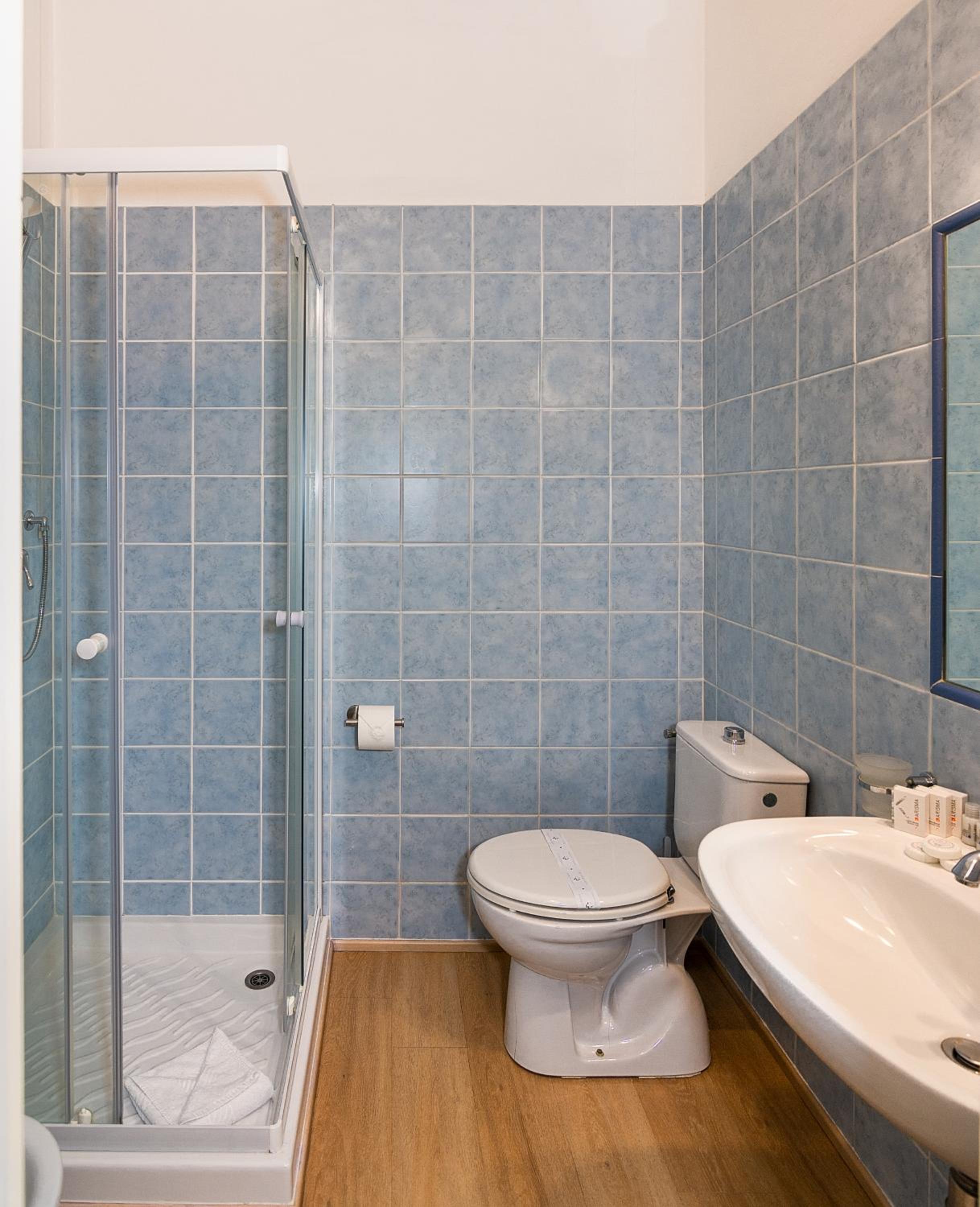 Standard Double Room - Photo 5