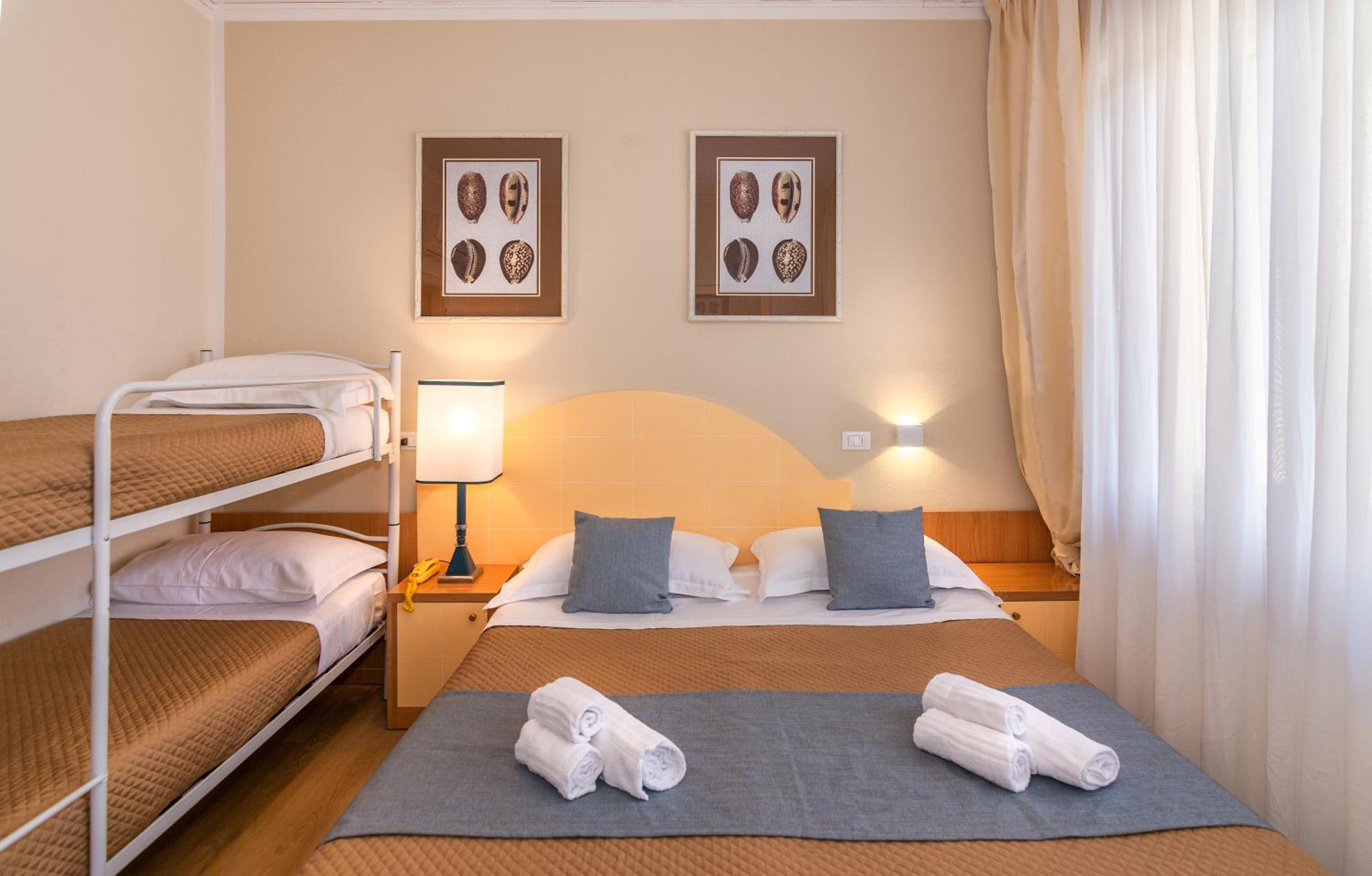 Standard Quadruple Room - Photo 2