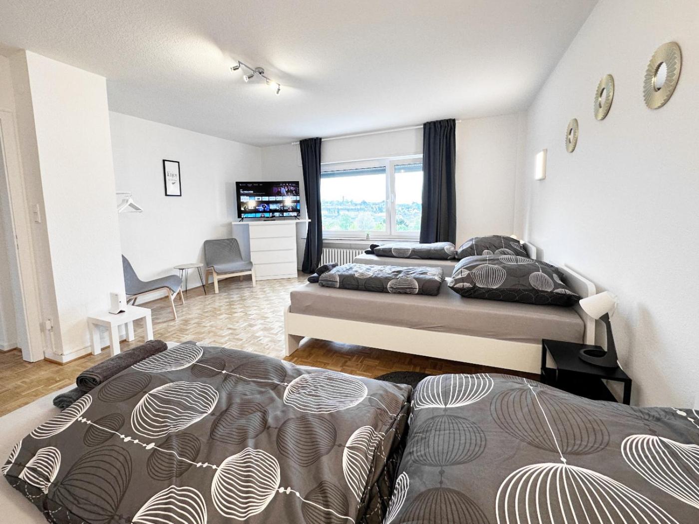 Three-Bedroom Apartment with Balcony photo 3
