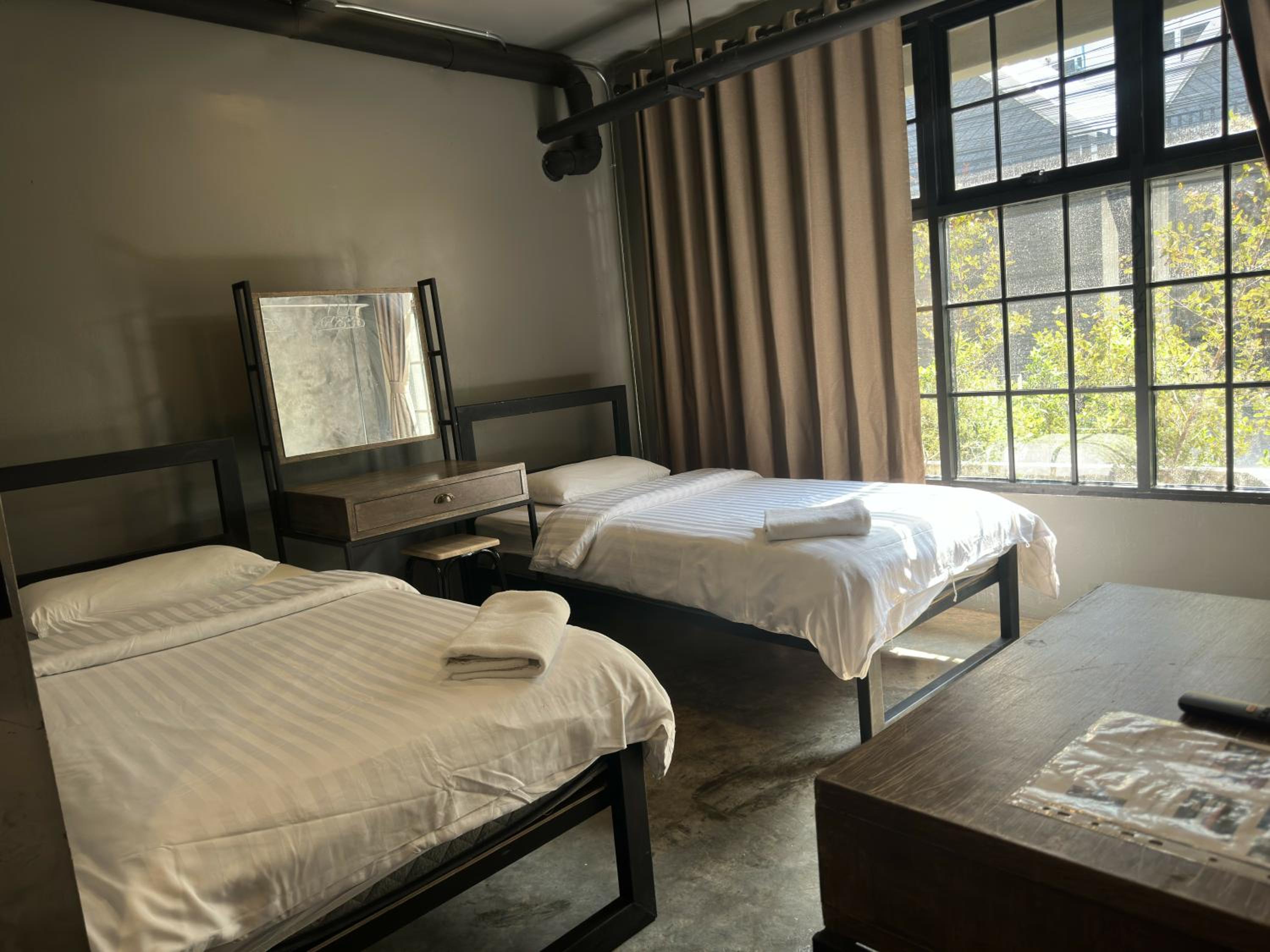 Standard Twin Room - Photo 4