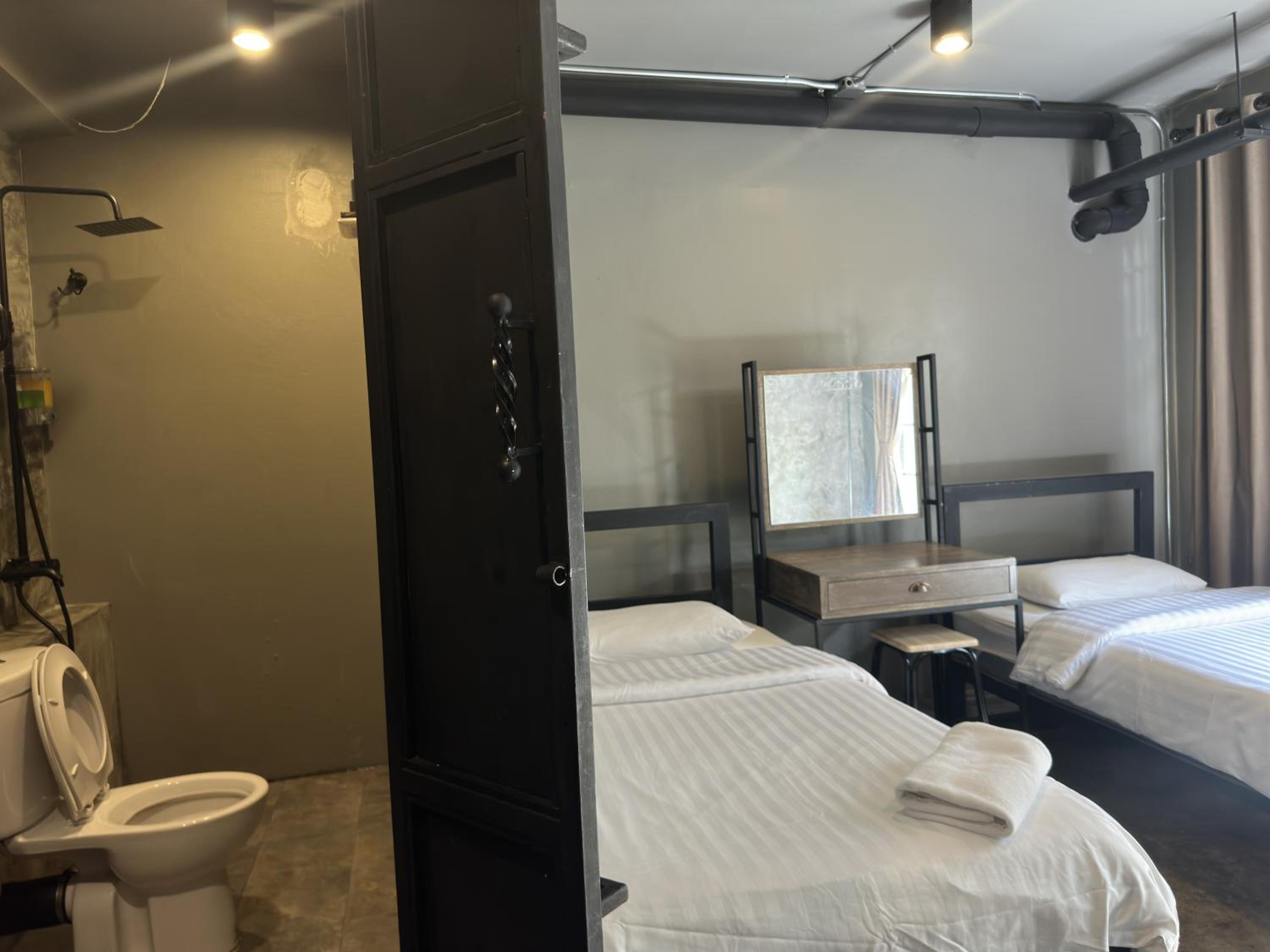 Standard Twin Room - Photo 3
