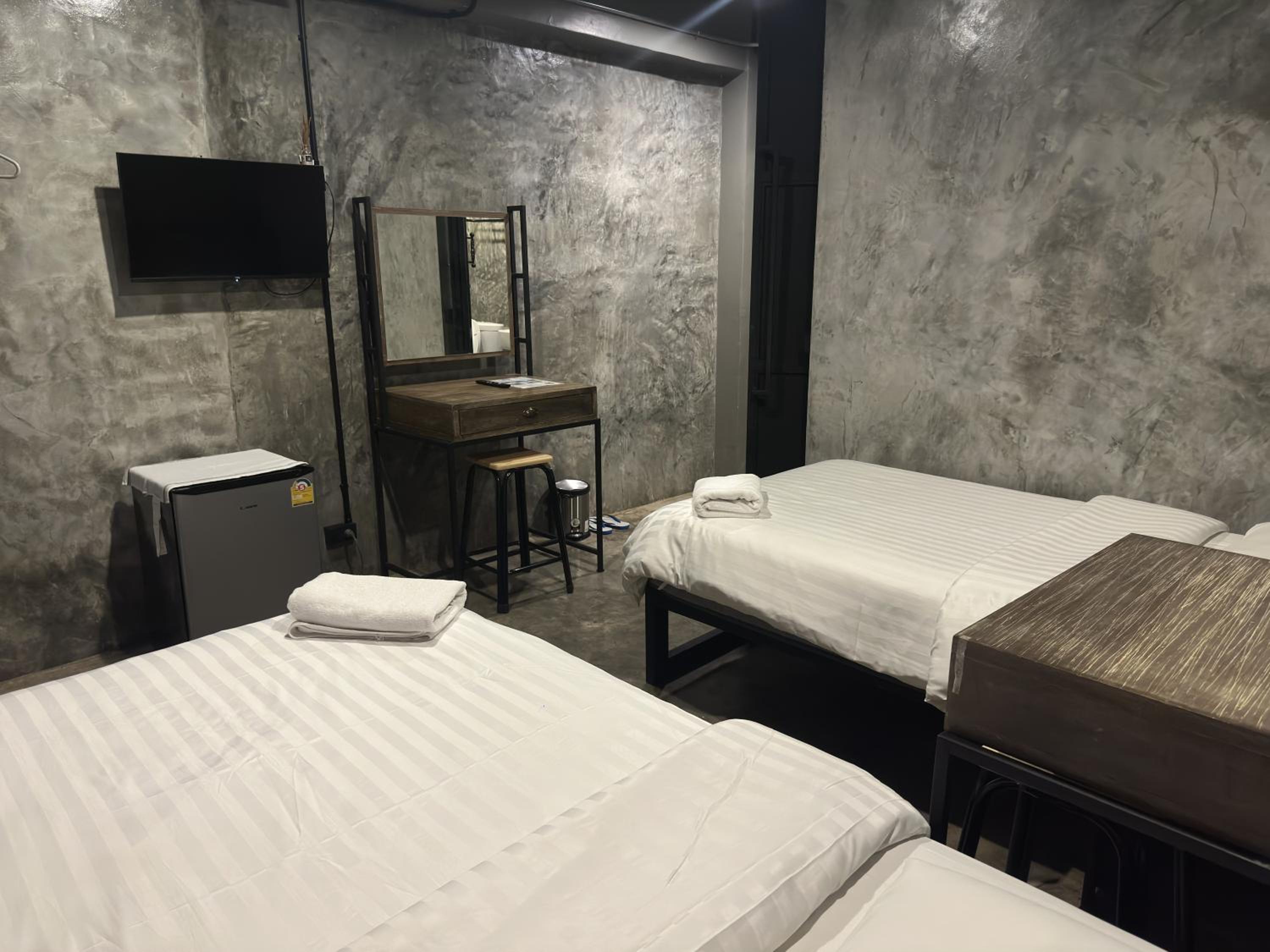 Standard Twin Room - Photo 1
